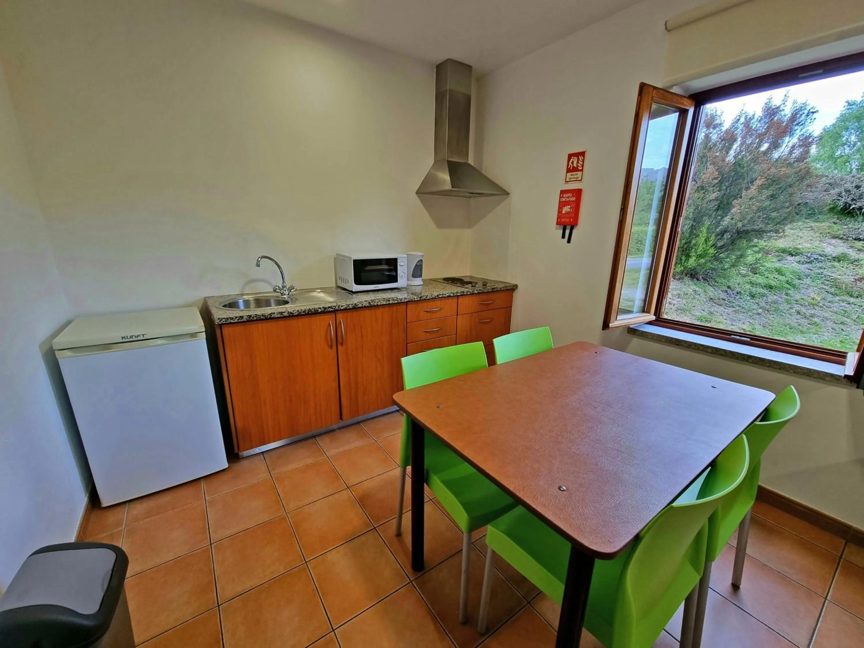 Kitchen or kitchenette in HI Geres - Pousada de Juventude do Gerês