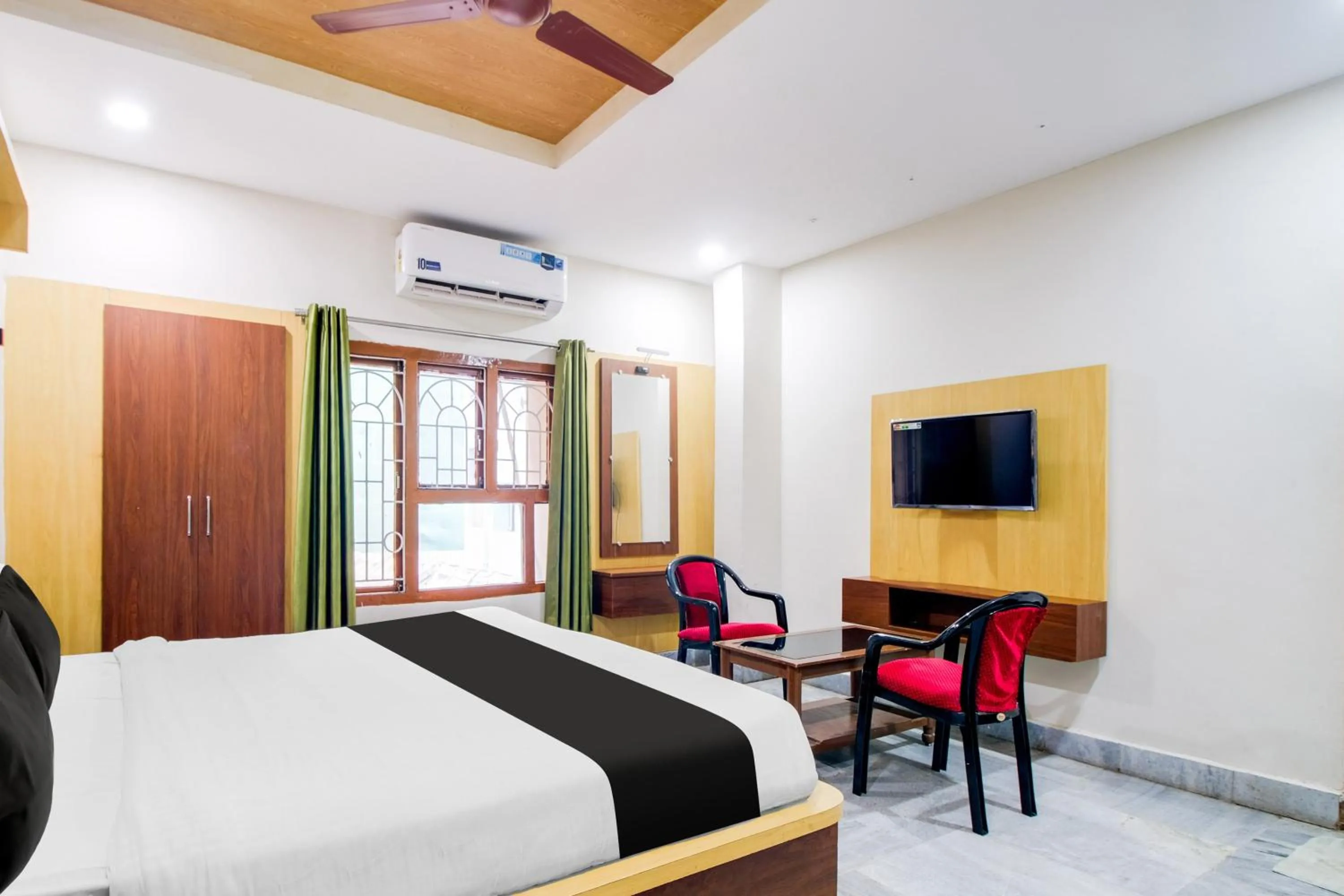 Bedroom, Bed in Super Hotel O Gurudwara Near RTC Complex