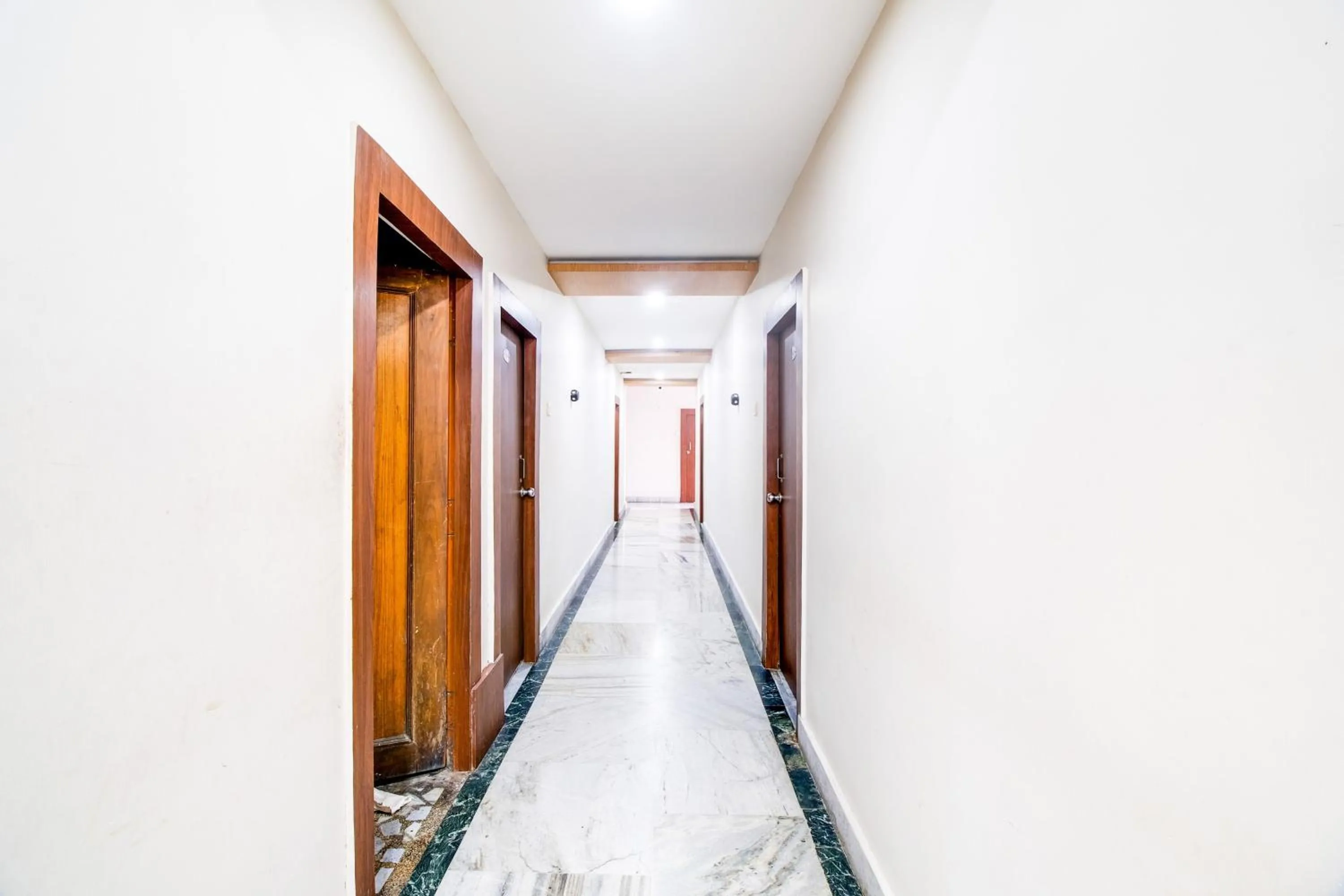 Lobby or reception in Super Hotel O Gurudwara Near RTC Complex