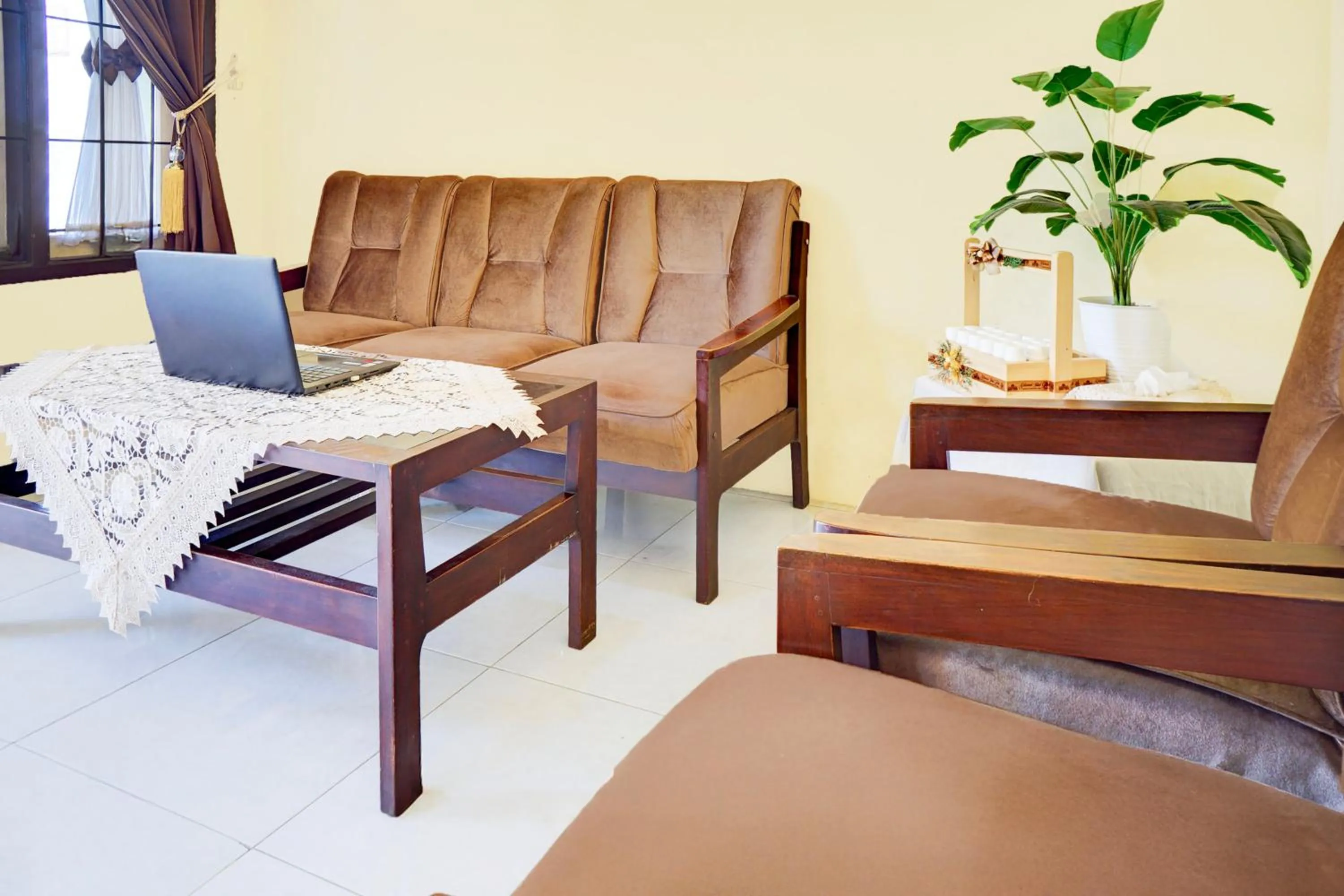 Lobby or reception in Hotel O MIOXIO Syariah Kost