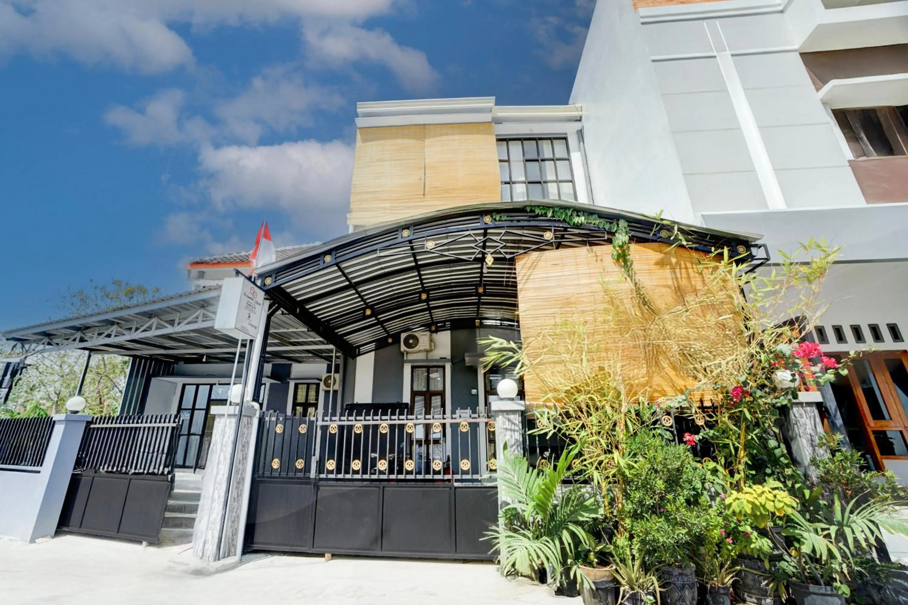 Property building in Hotel O MIOXIO Syariah Kost