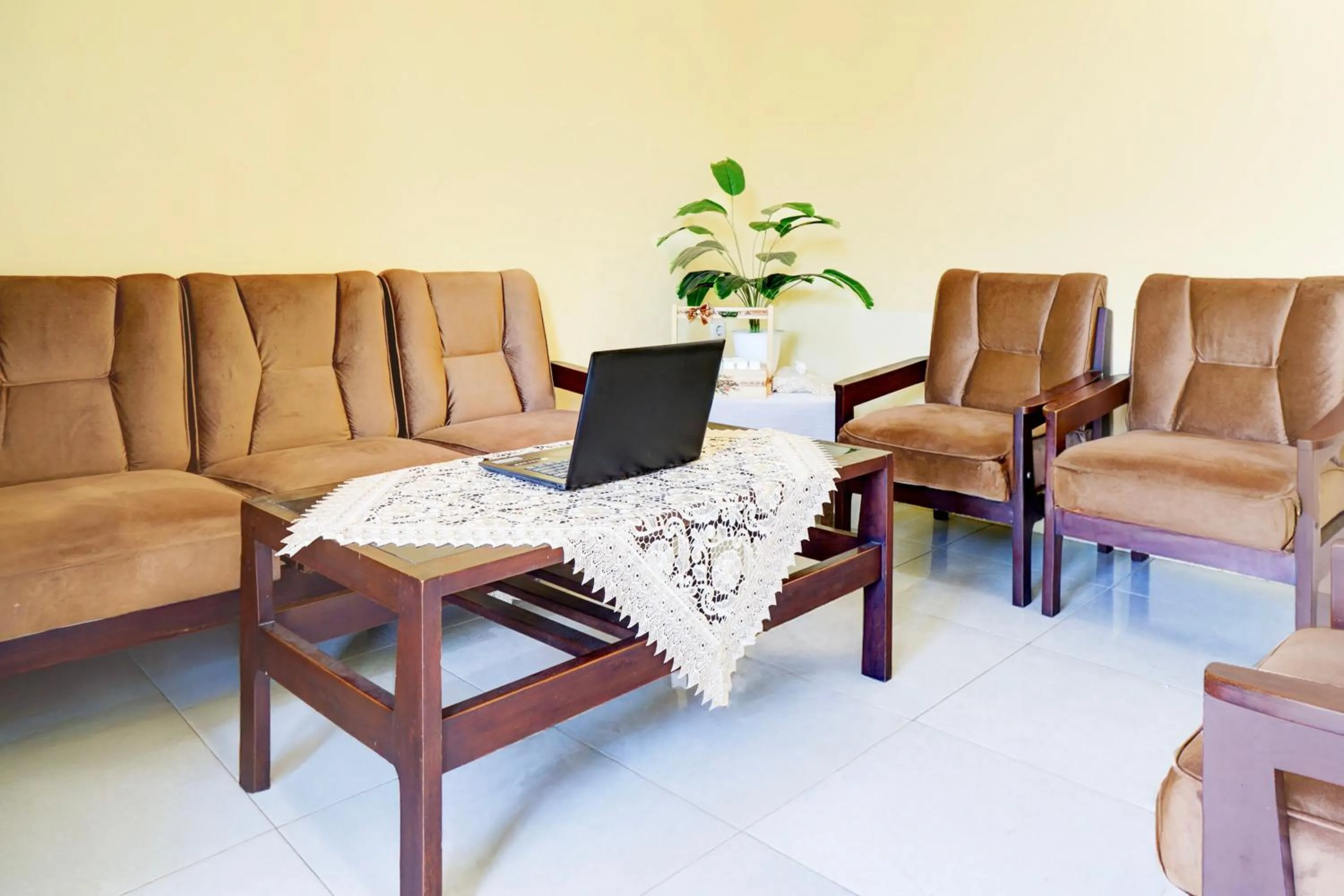 Lobby or reception in Hotel O MIOXIO Syariah Kost