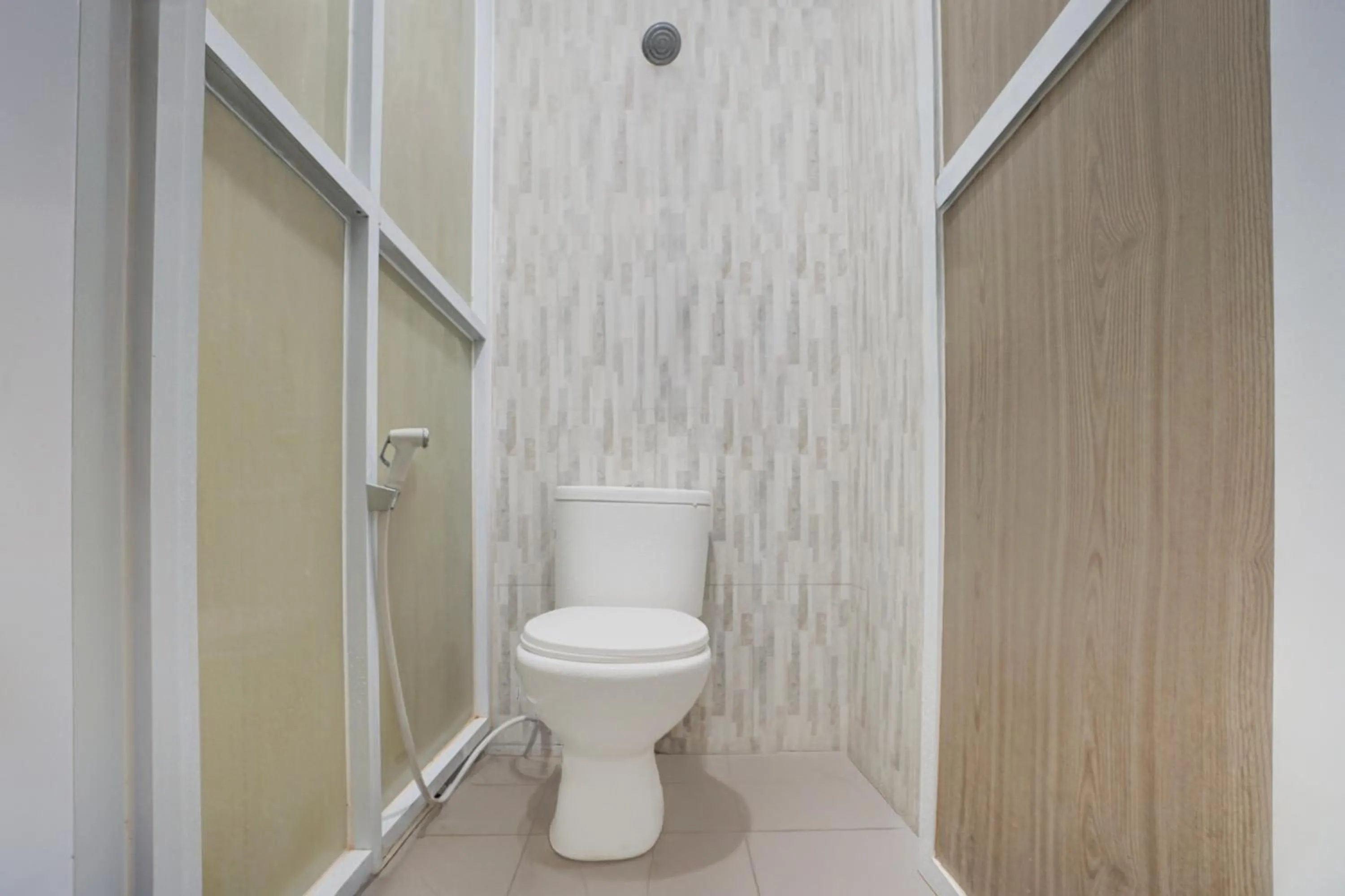 Bathroom in Hotel O MIOXIO Syariah Kost