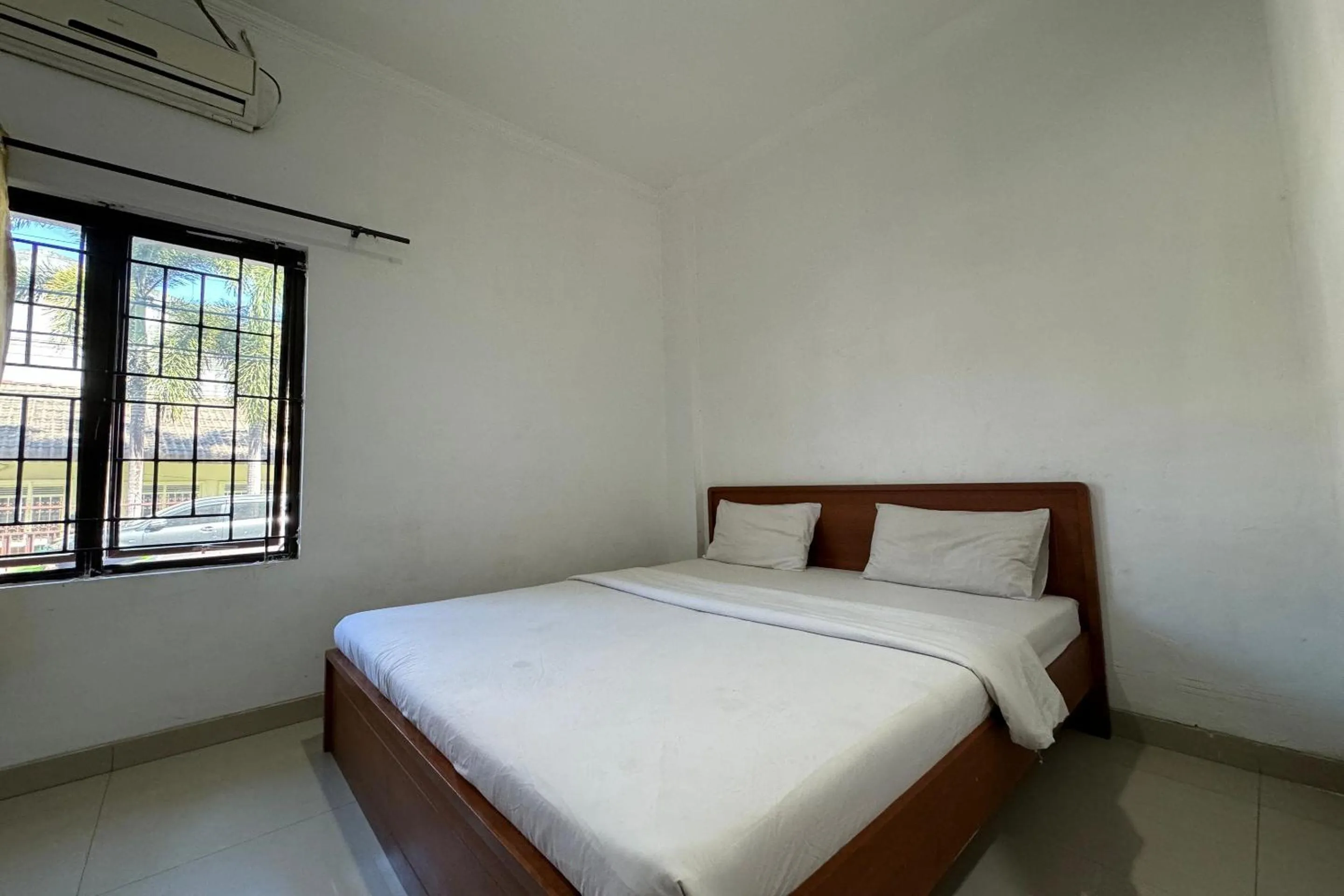 Bedroom, Bed in Hotel O Ezhar Boka Homestay Near GOR Sulis Bulutangkis