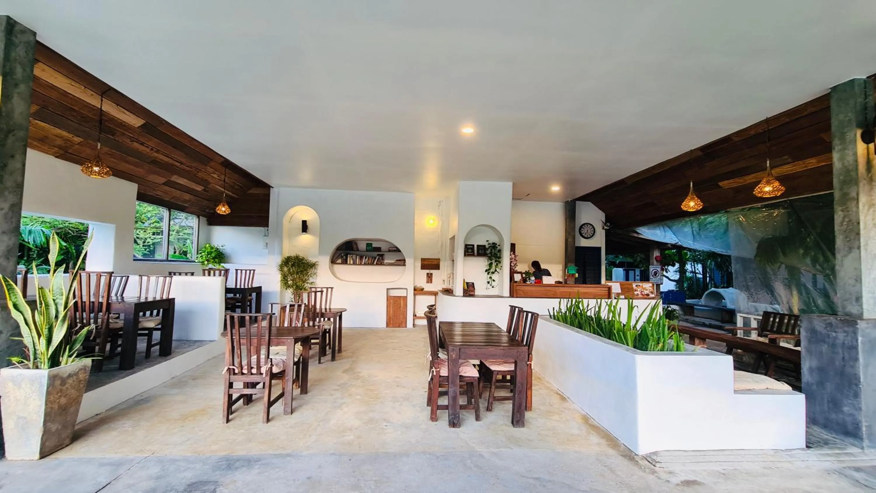 Restaurant/places to eat in Canary Guesthouse