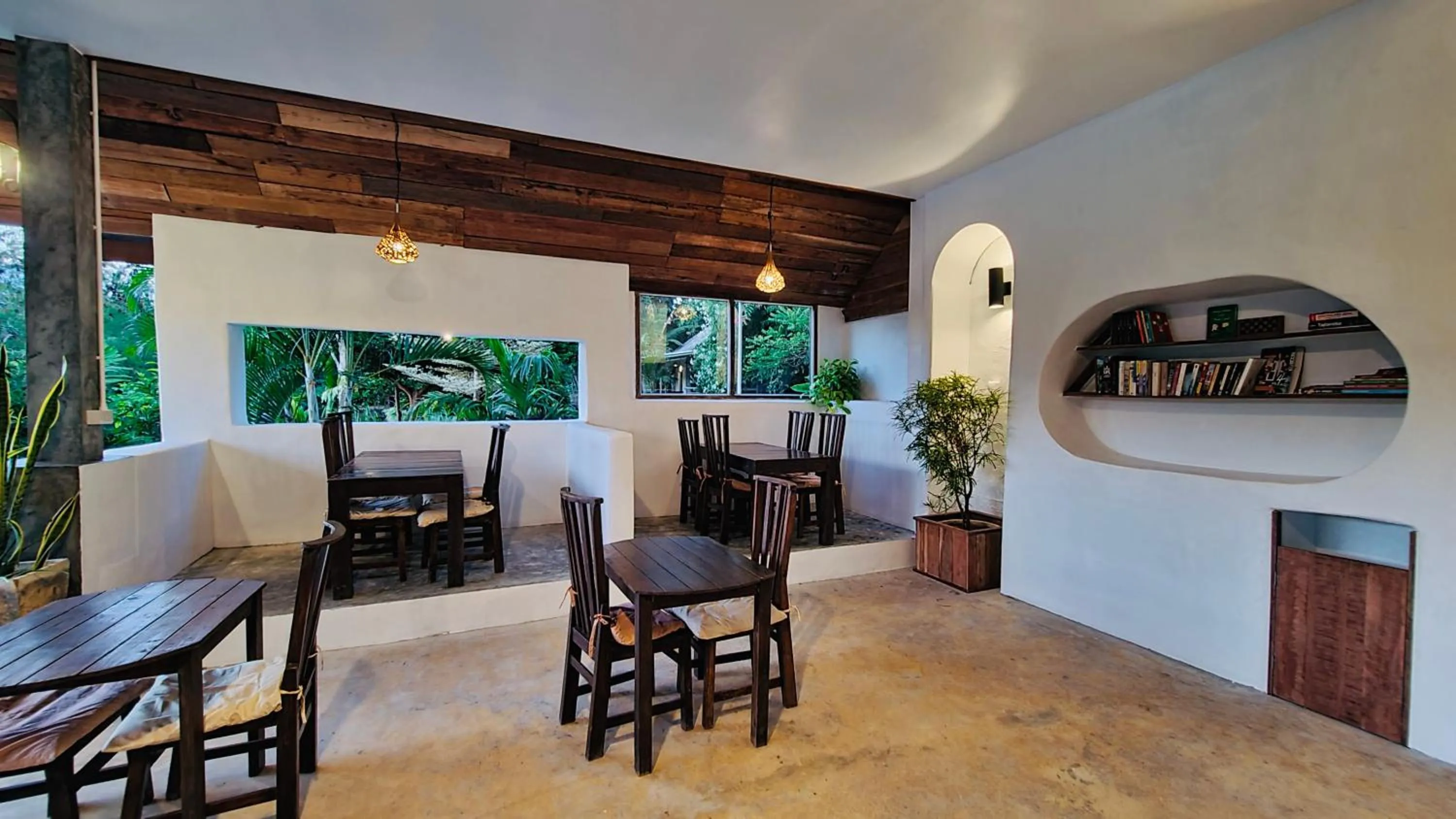 Restaurant/places to eat in Canary Guesthouse