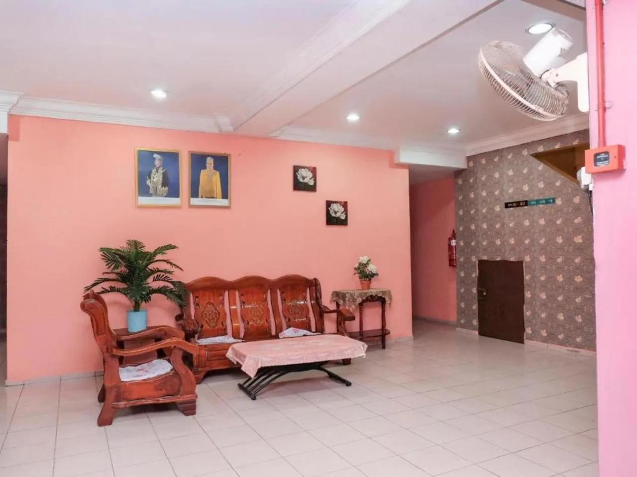 Seating area in Hotel Tiara