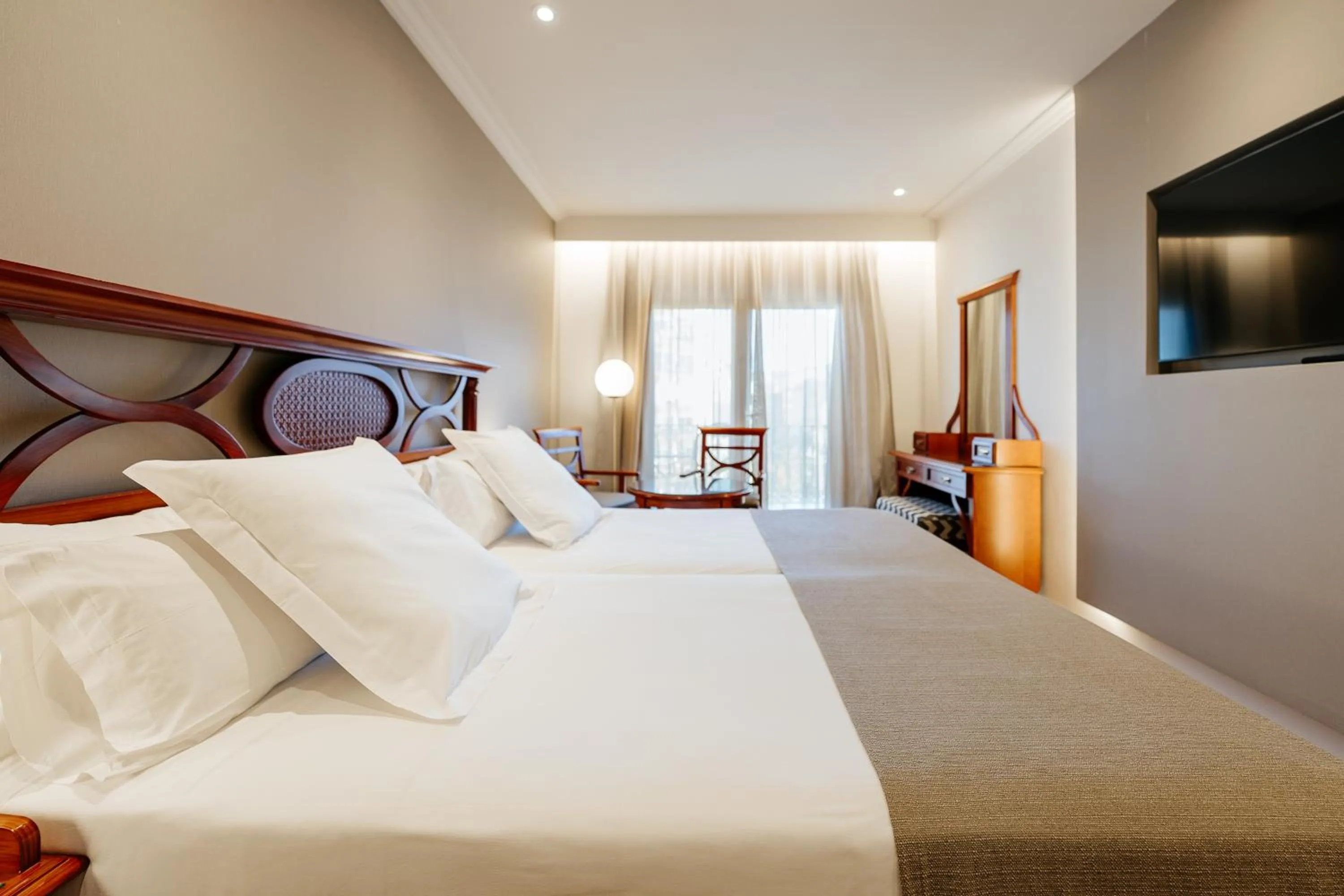 Bedroom, Bed in Hotel Reveron Plaza