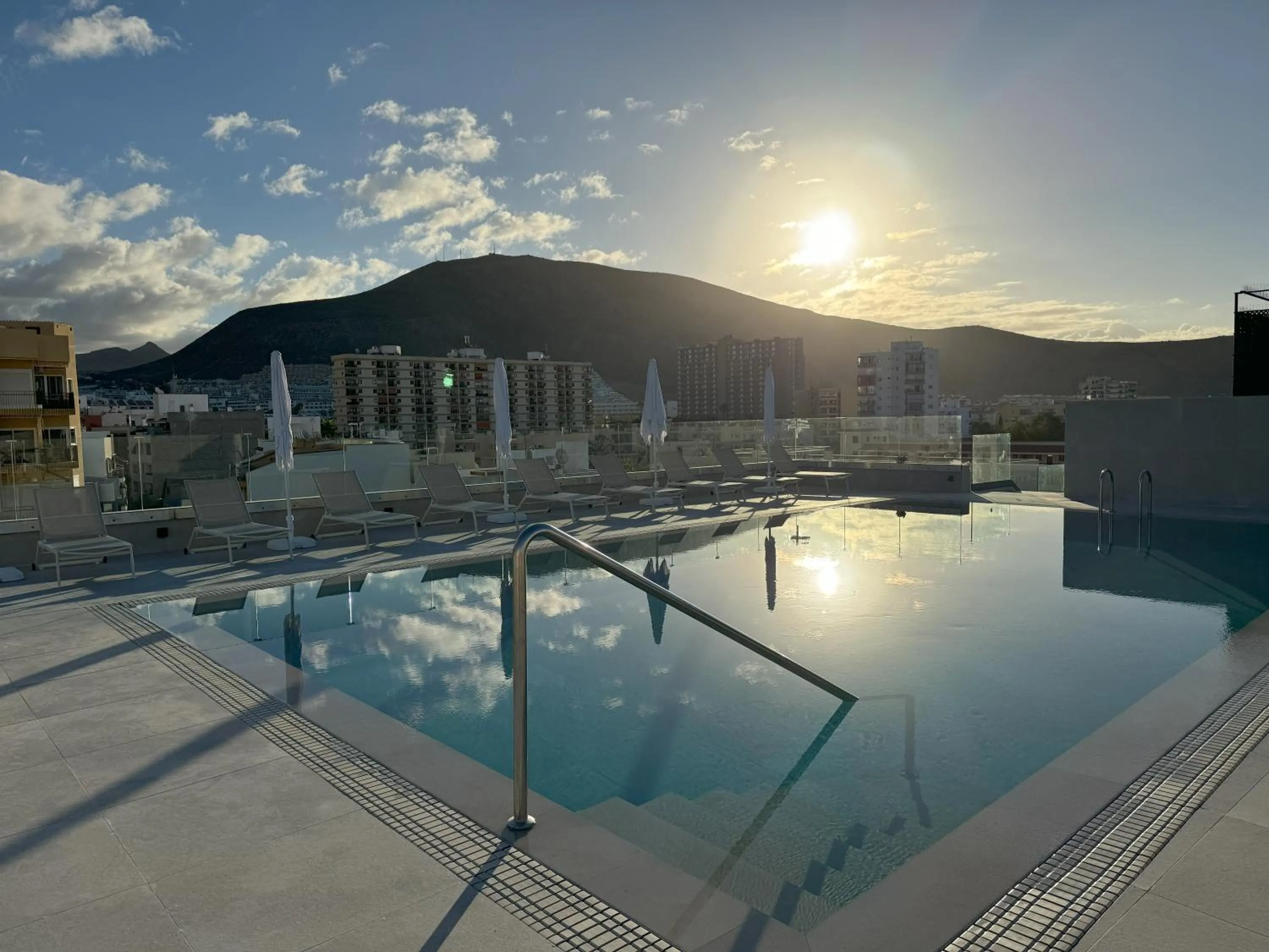Swimming pool in Hotel Reveron Plaza