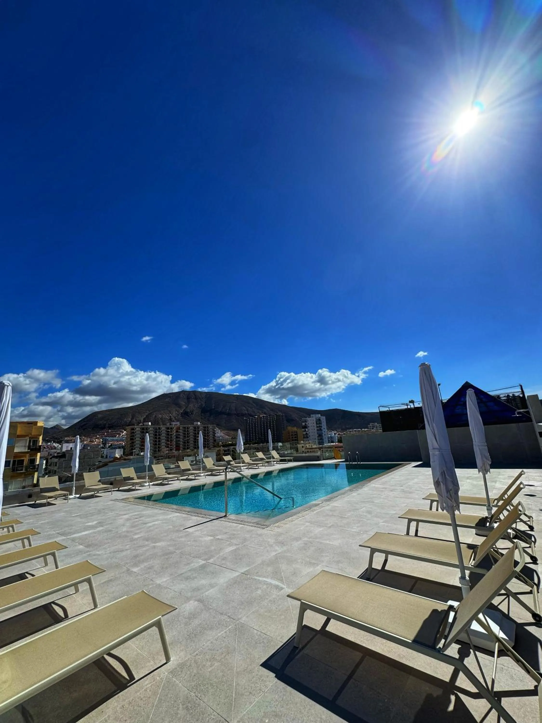 Swimming pool in Hotel Reveron Plaza