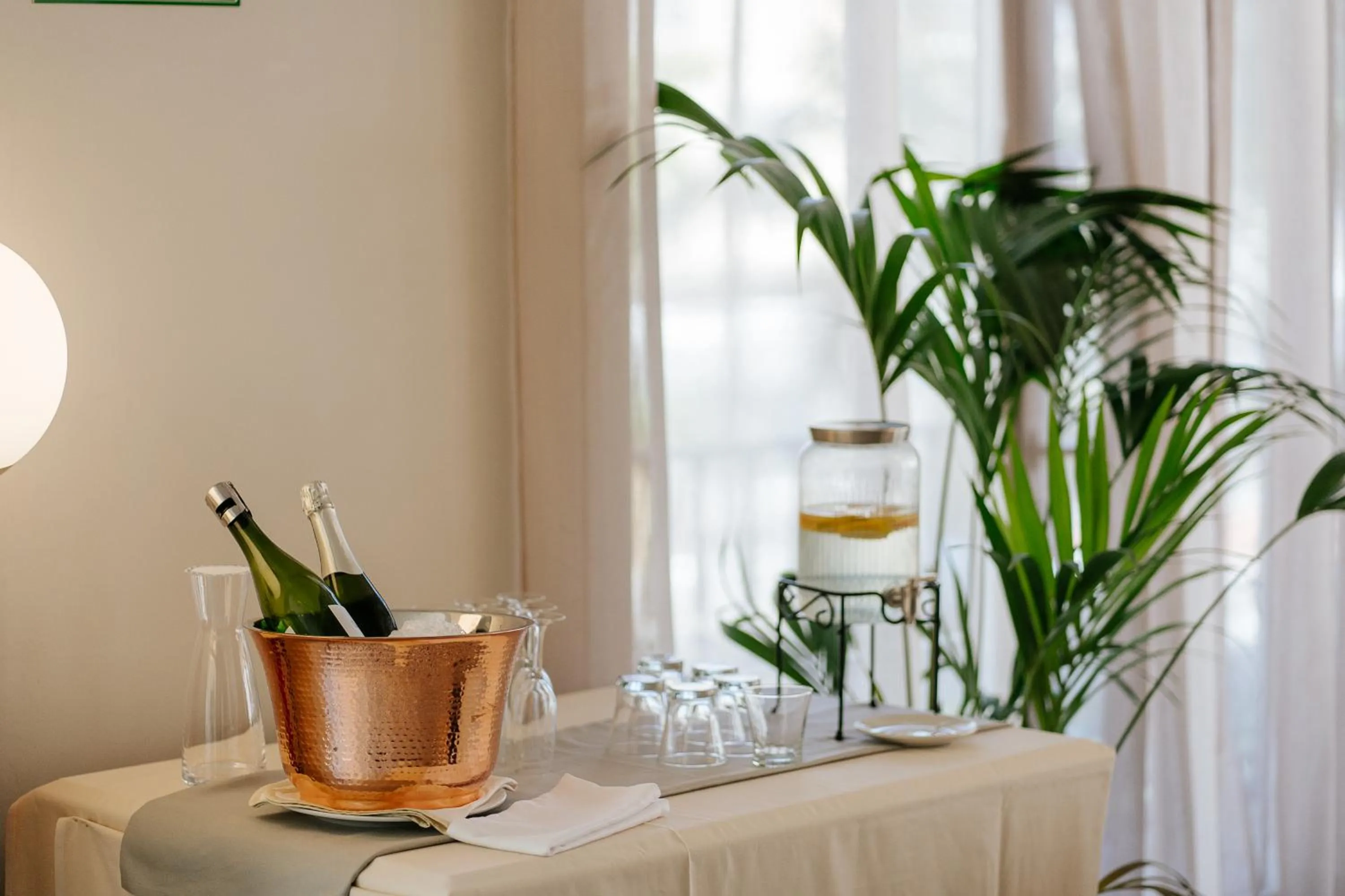 Decorative detail in Hotel Reveron Plaza