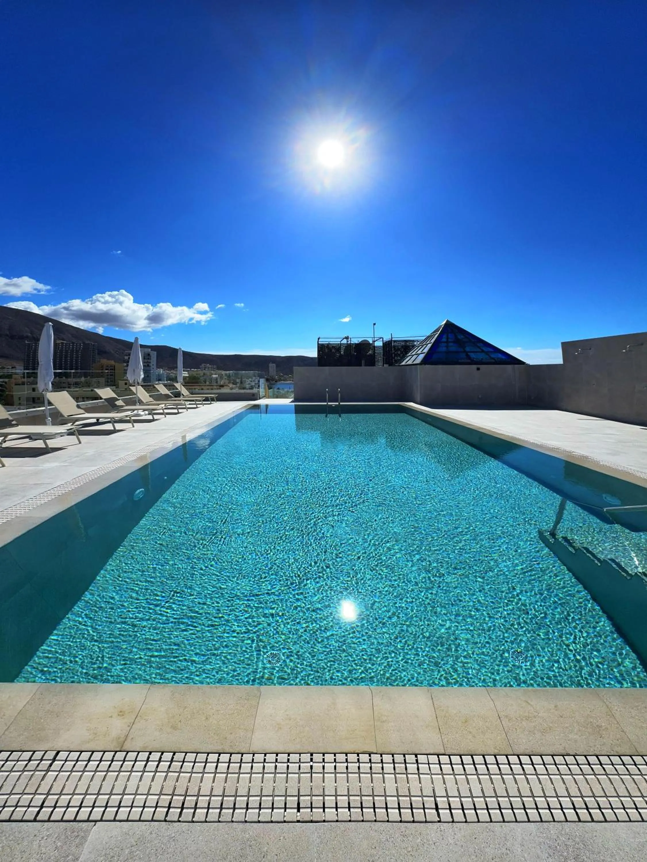 Swimming pool in Hotel Reveron Plaza