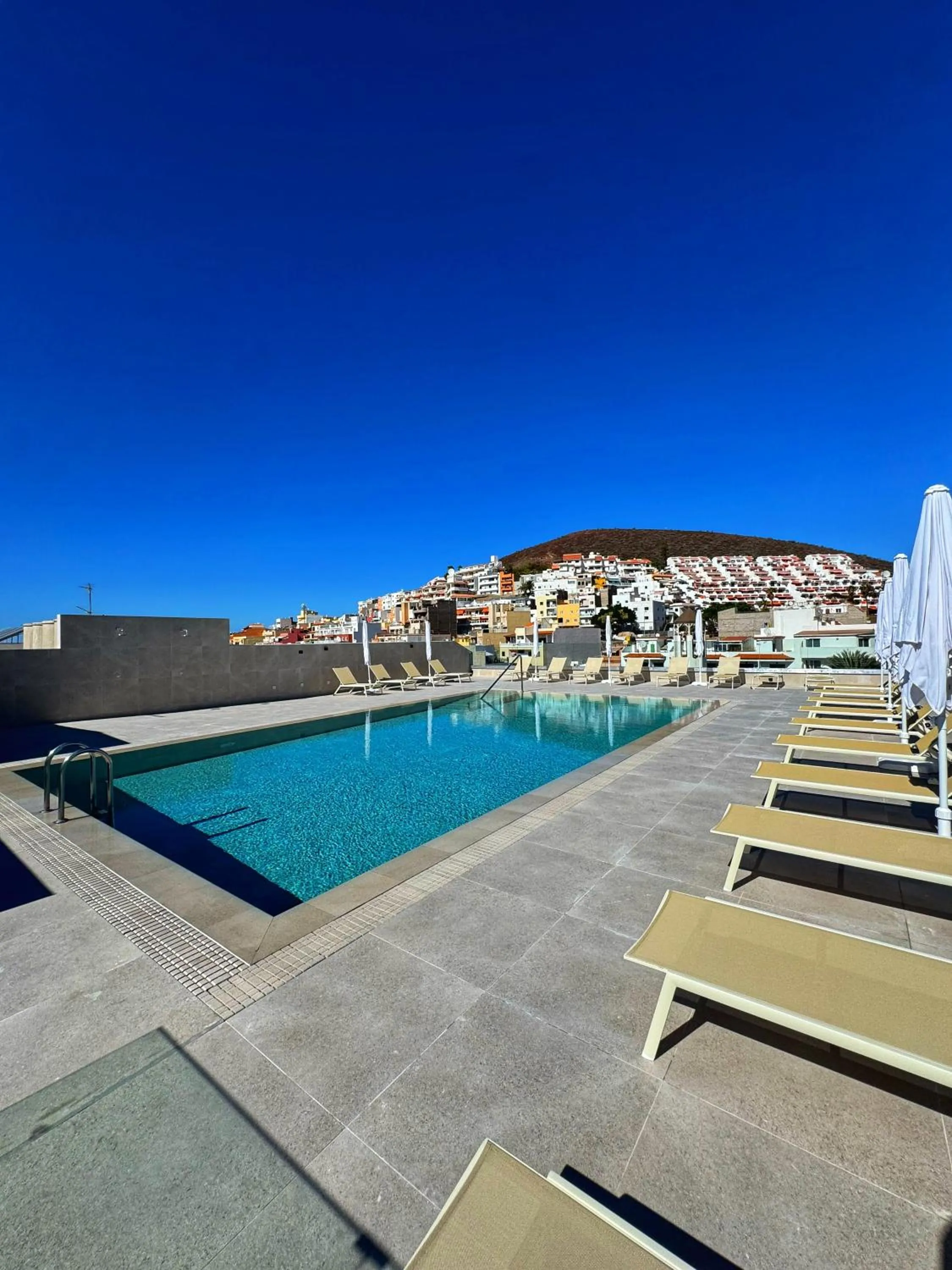 Swimming pool in Hotel Reveron Plaza