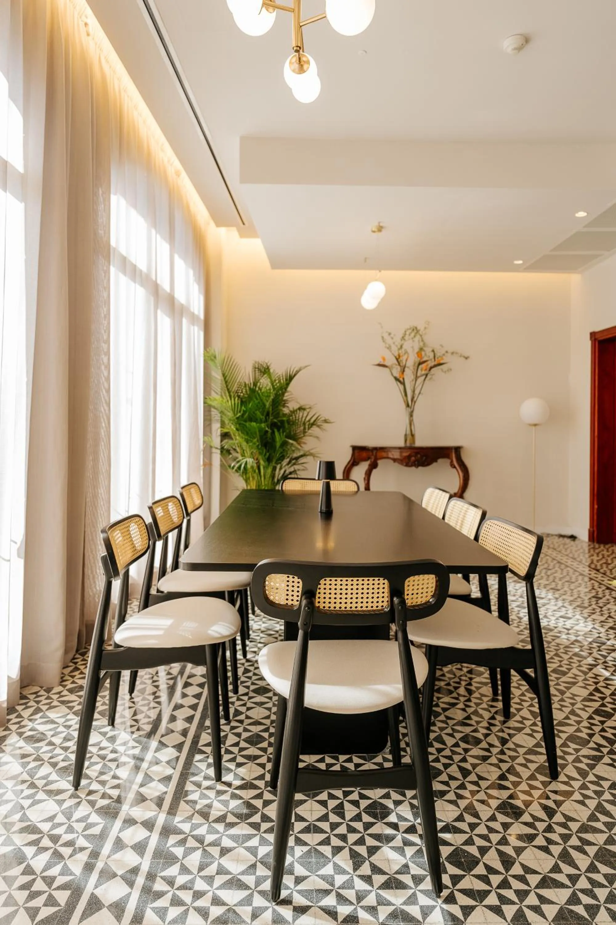 Seating area in Hotel Reveron Plaza