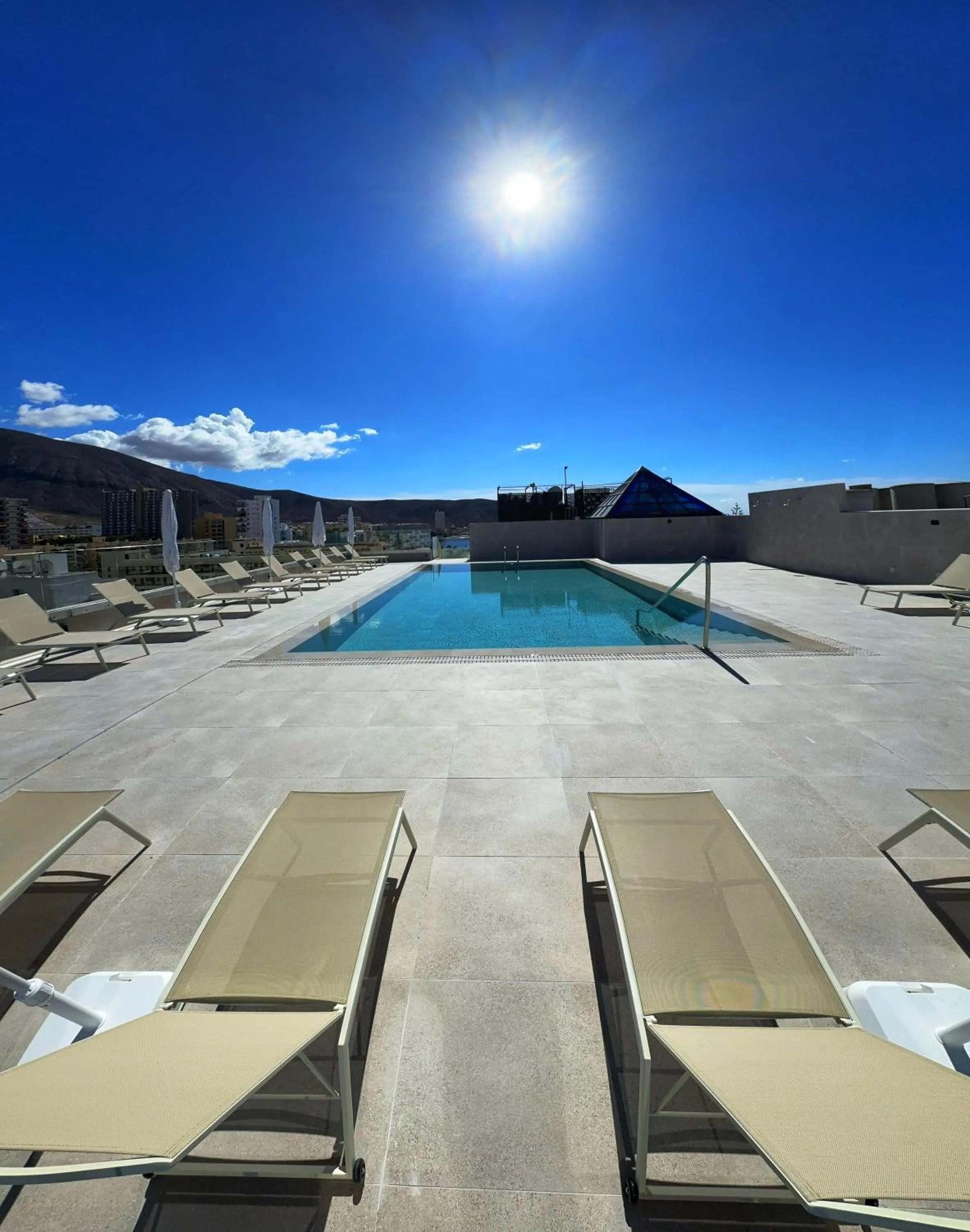Swimming pool in Hotel Reveron Plaza