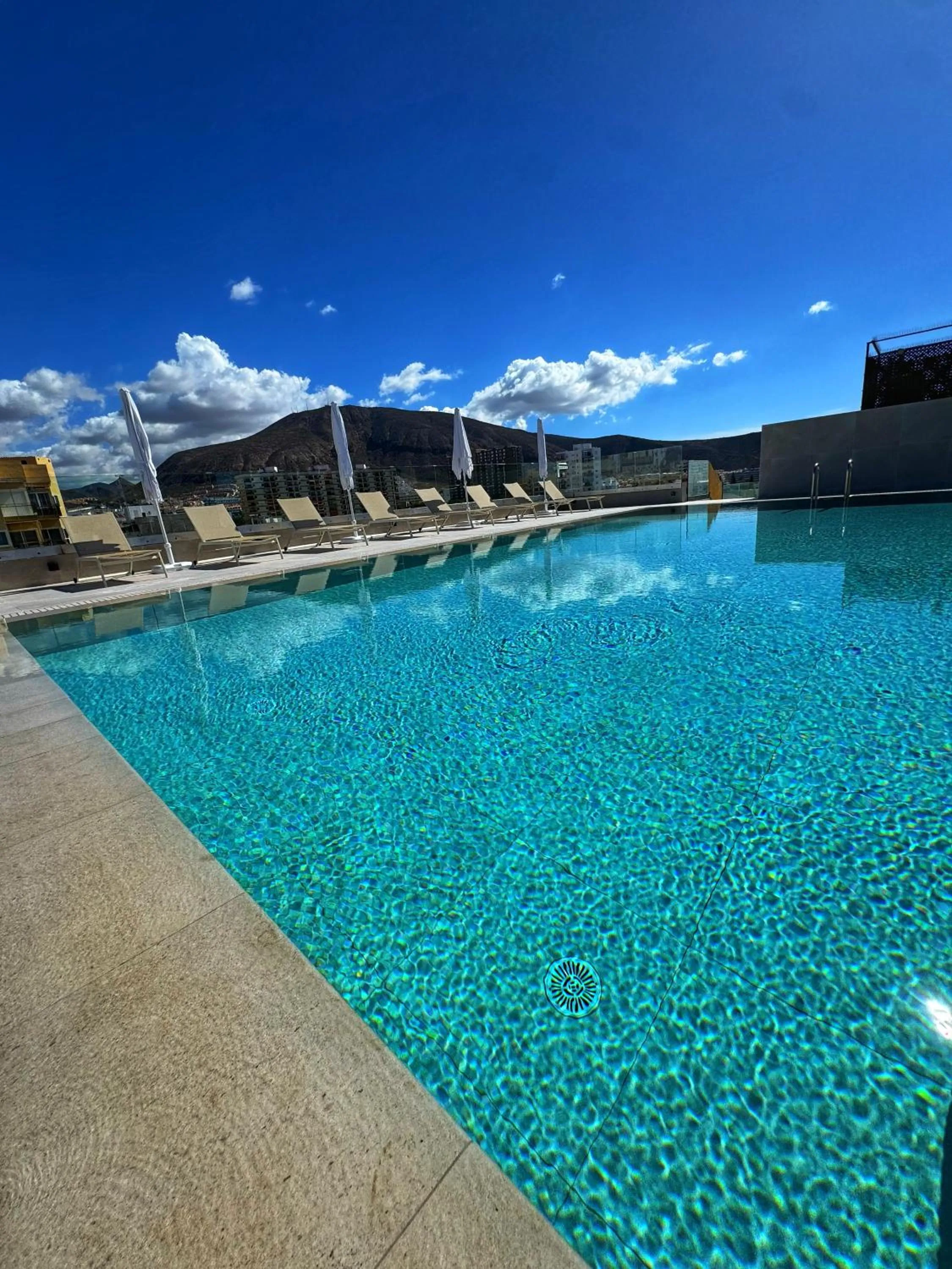 Swimming pool in Hotel Reveron Plaza