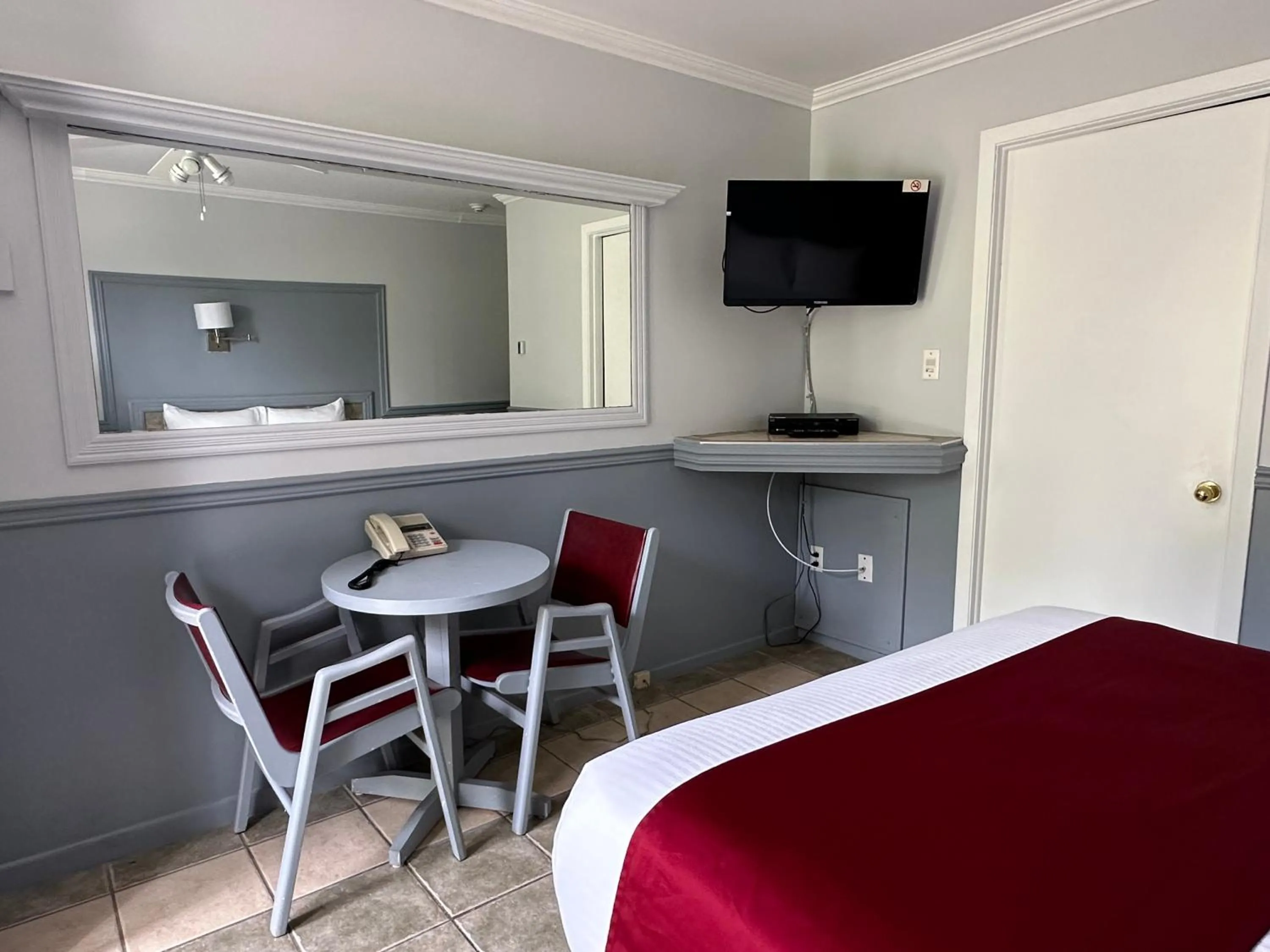 Meals, Bed in Motel Le Refuge