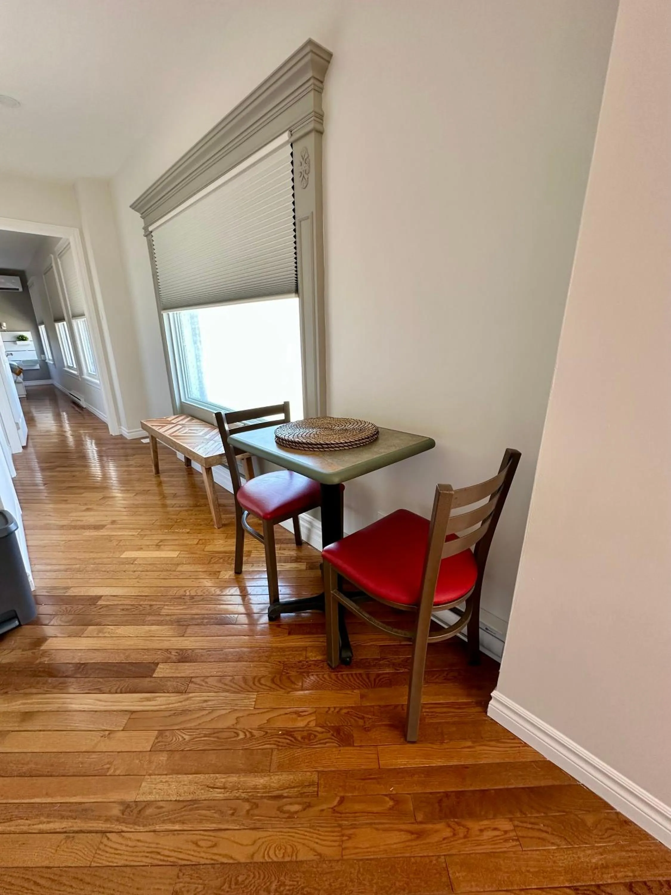 Dining area in Motel Le Refuge