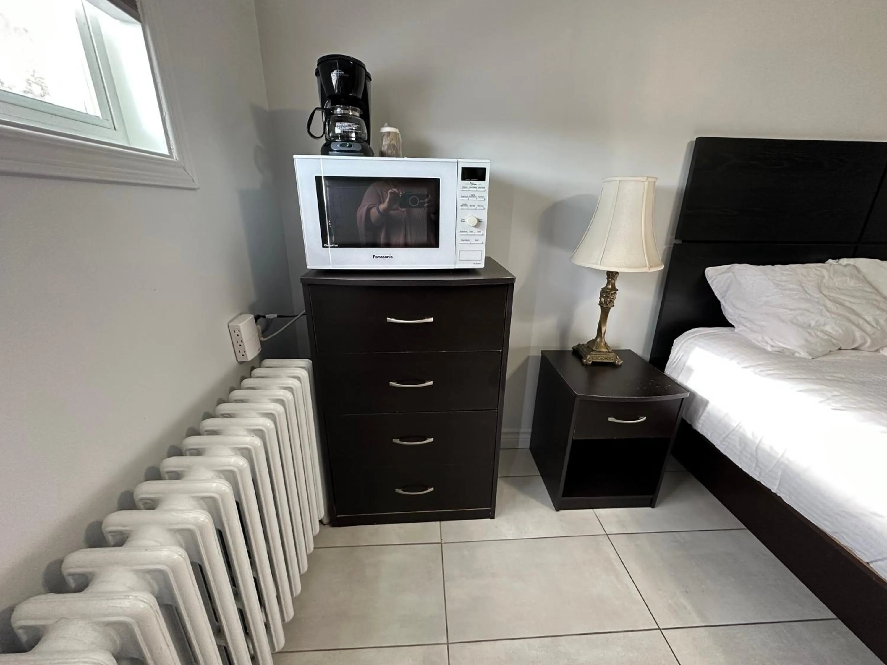 Coffee/tea facilities, Bed in Motel Le Refuge