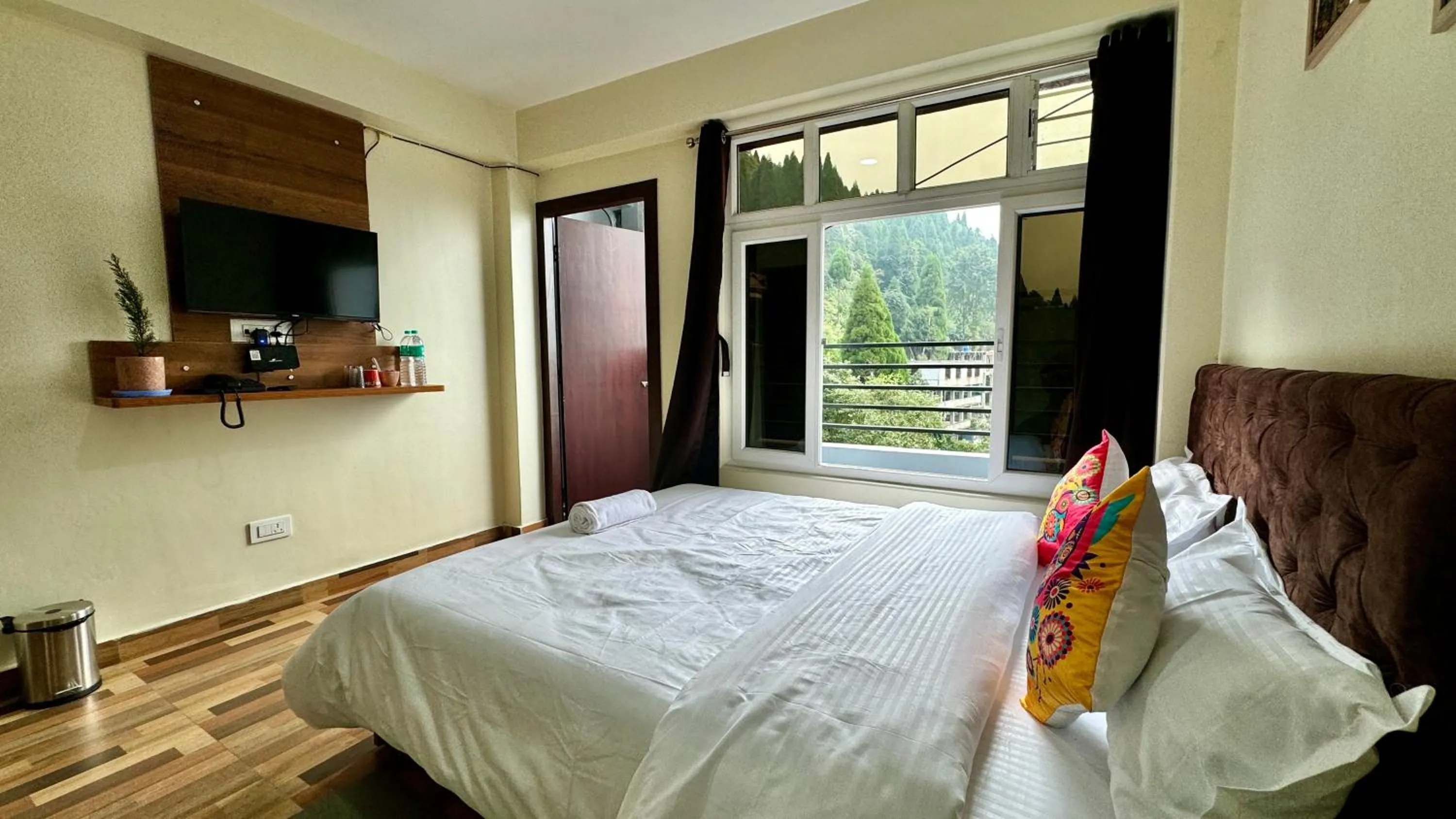 Bed in Darjeeling Hillside Inn