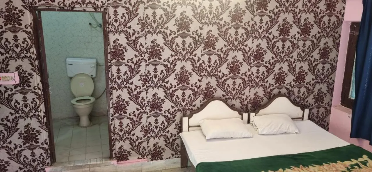 Bathroom, Bed in Hotel oasis