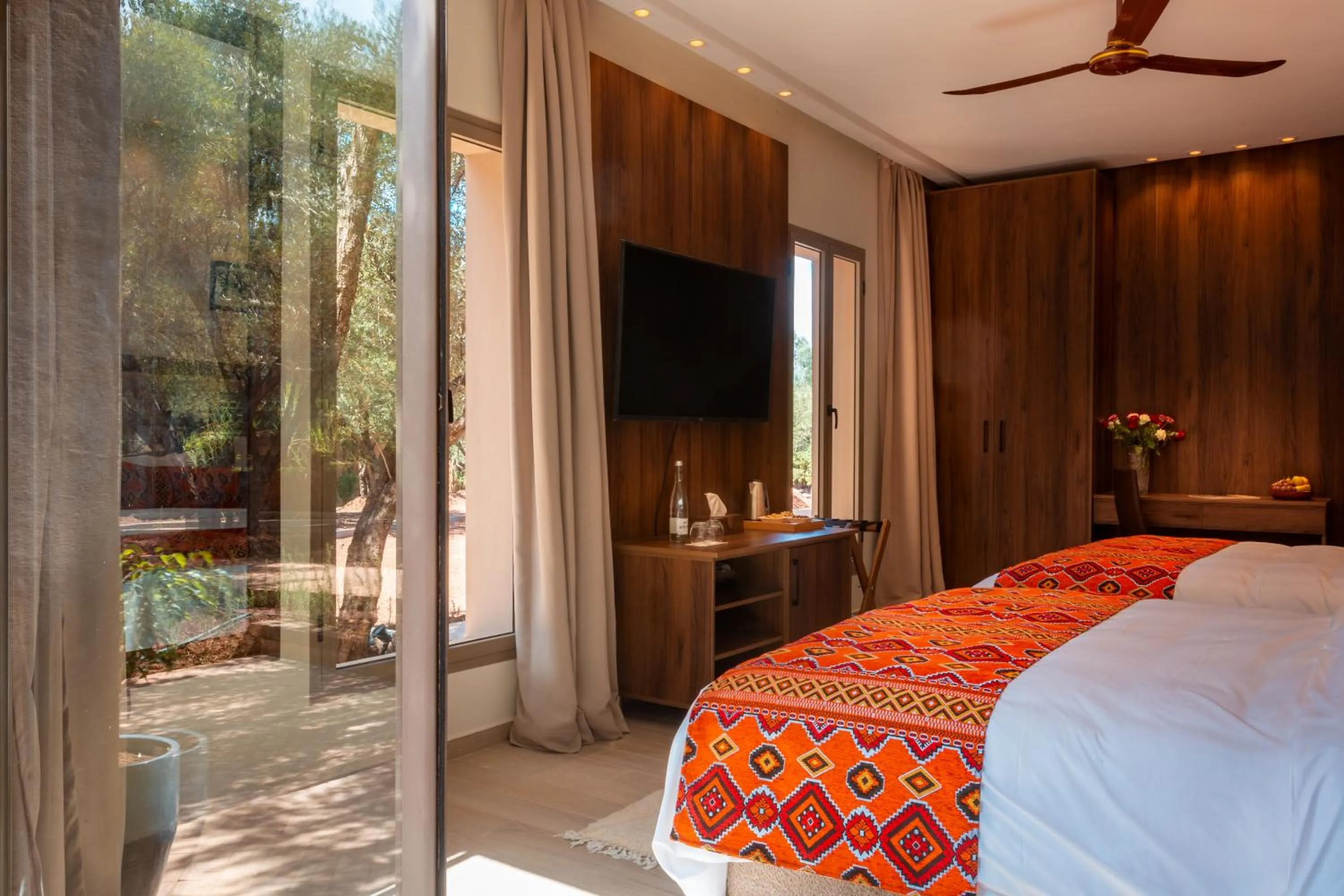 Communal lounge/ TV room, Bed in Atlas Luxury Garden