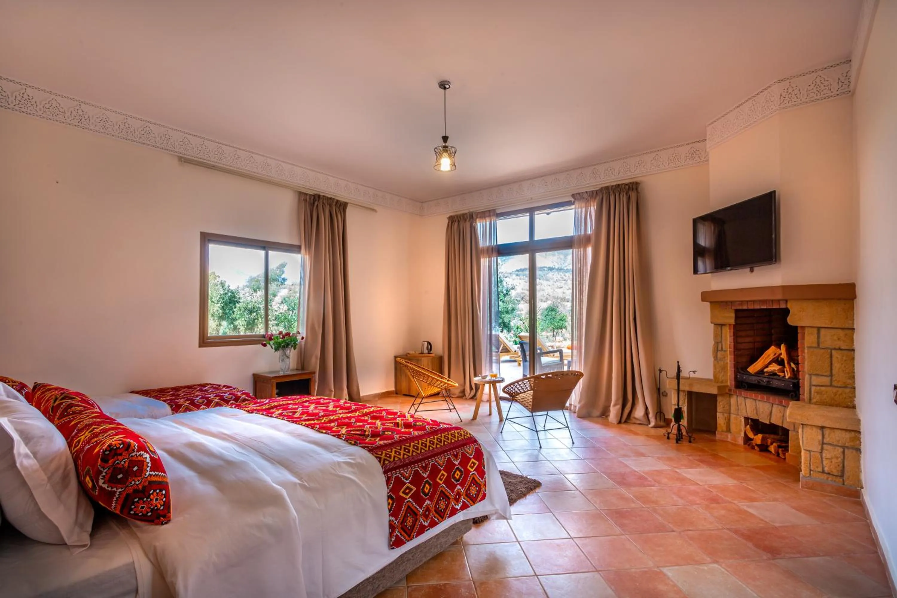 Communal lounge/ TV room, Bed in Atlas Luxury Garden