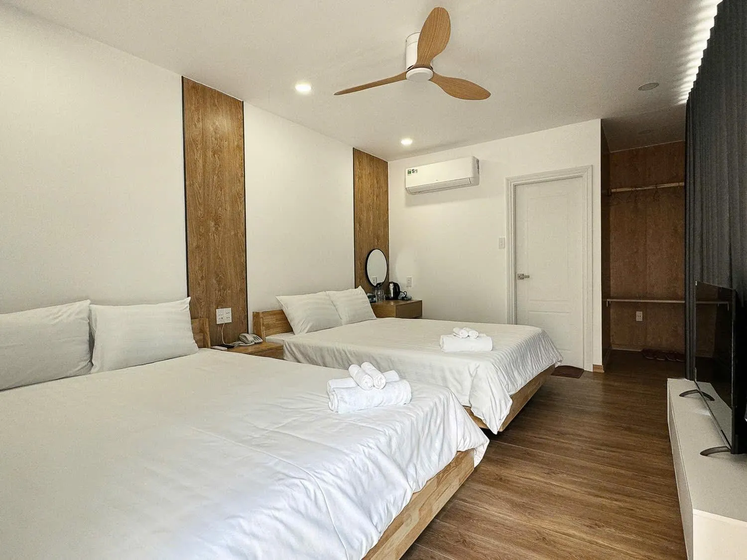 Bed in Wanderlust garden inn