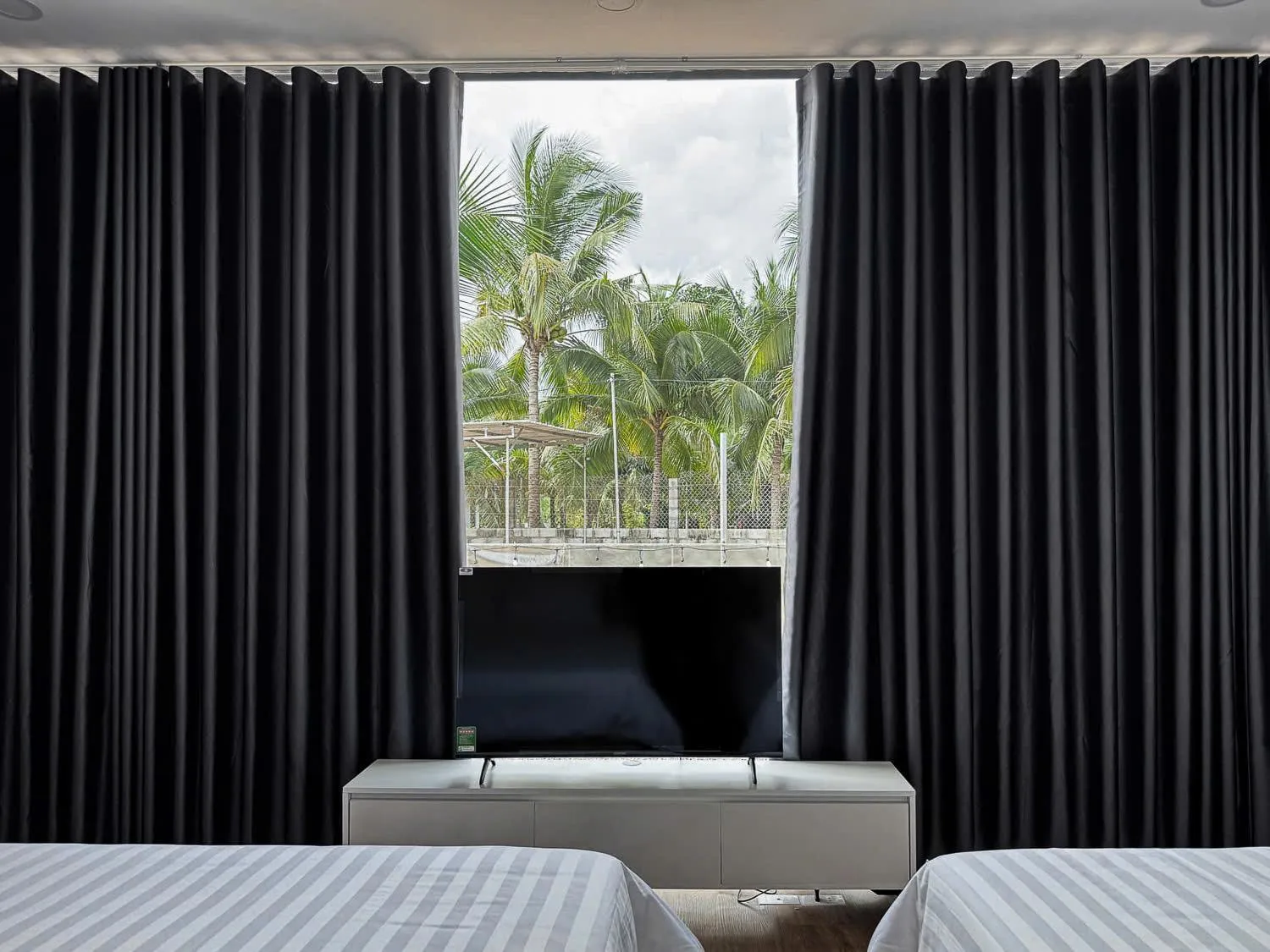 Bed in Wanderlust garden inn