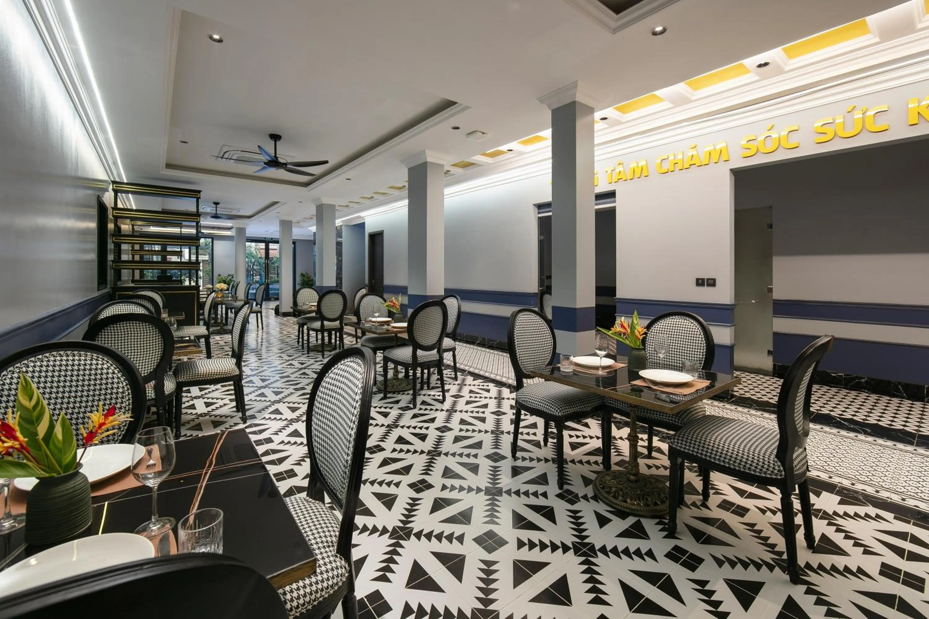 Restaurant/places to eat in Phat Diem Plaza Hotel