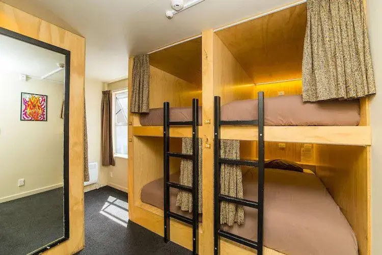 5 Bed Mixed Dorm with Ensuite – Single Pod in Tahuna Pod Hostel 5 Bed Mixed Dorm with Ensuite – Single Pod in Tahuna Pod Hostel