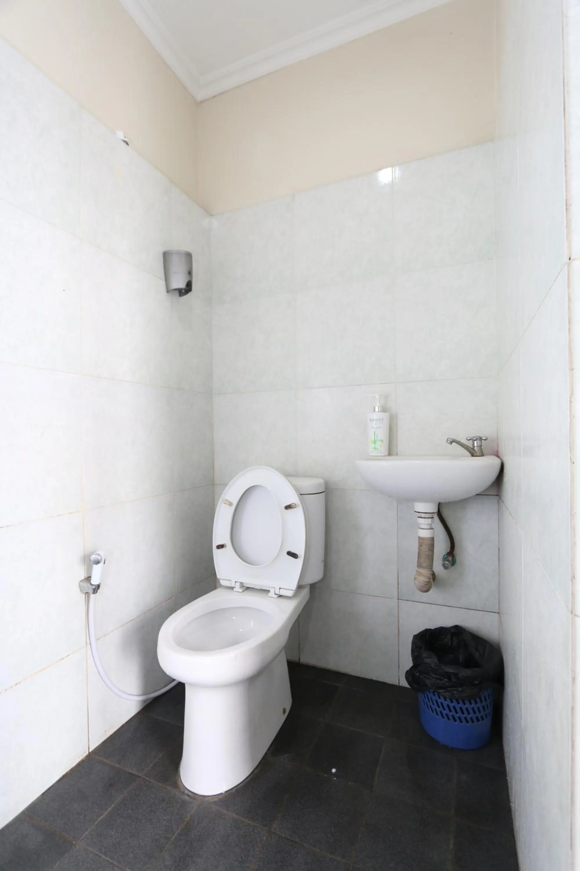 Toilet in Bantal Guling Trans