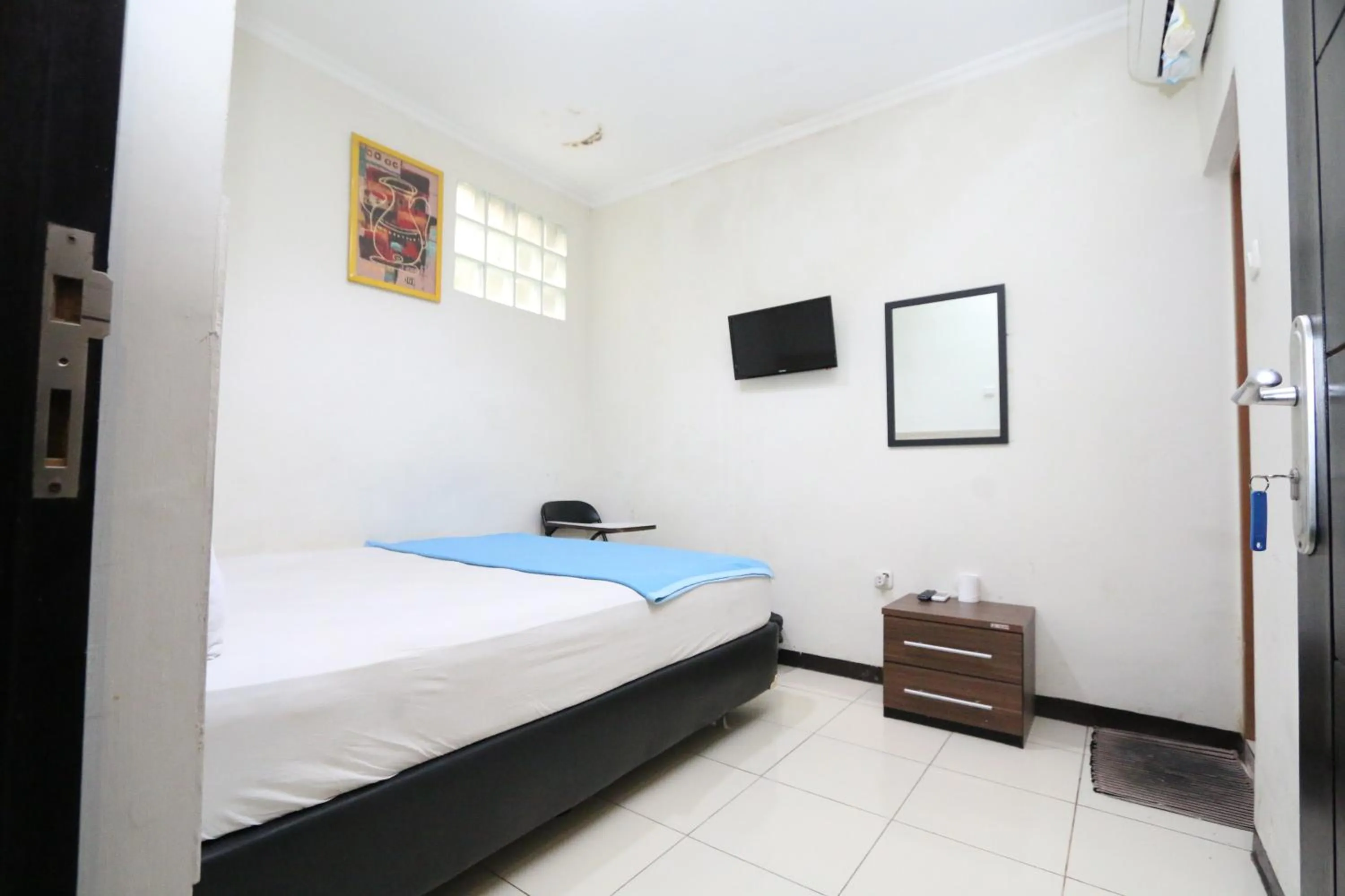 Photo of the whole room, Bed in Bantal Guling Trans