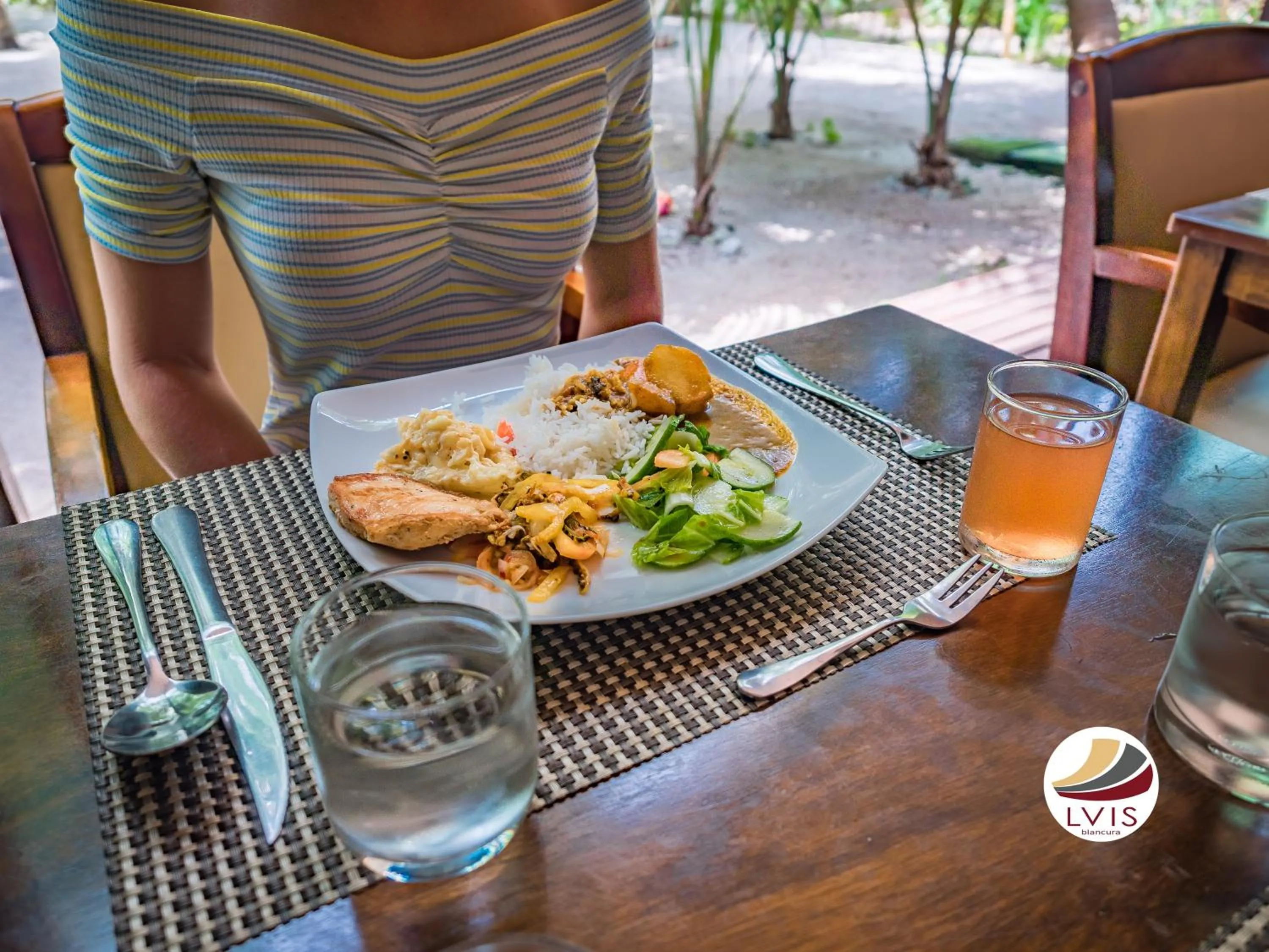 Food and drinks in LVIS blancura Hotel