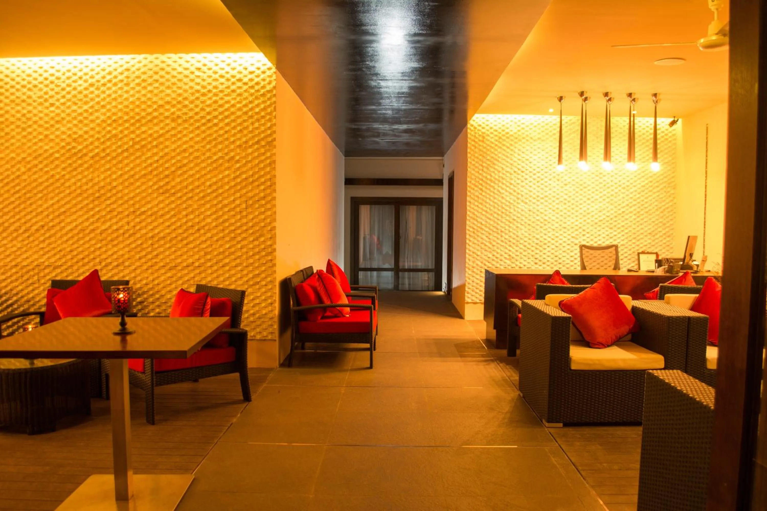 Communal lounge/ TV room in LVIS blancura Hotel