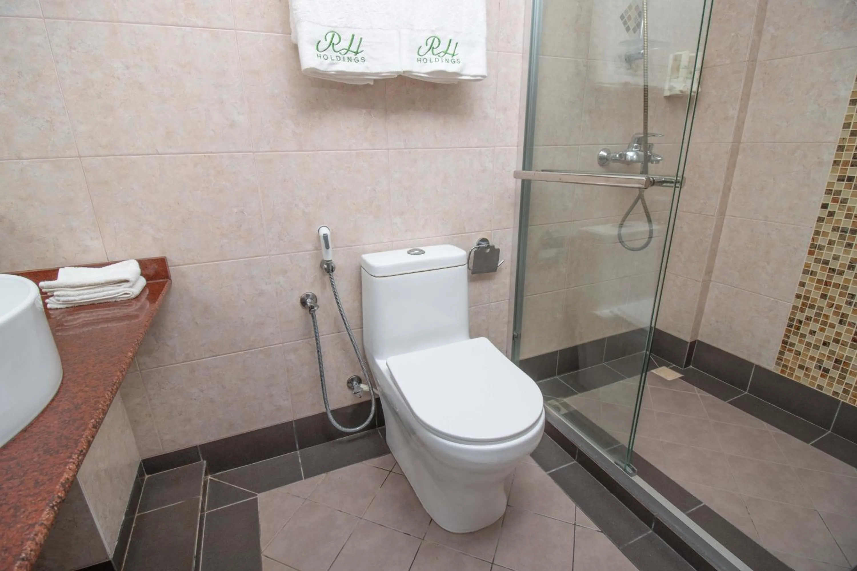 Toilet in Rashu Hiyaa