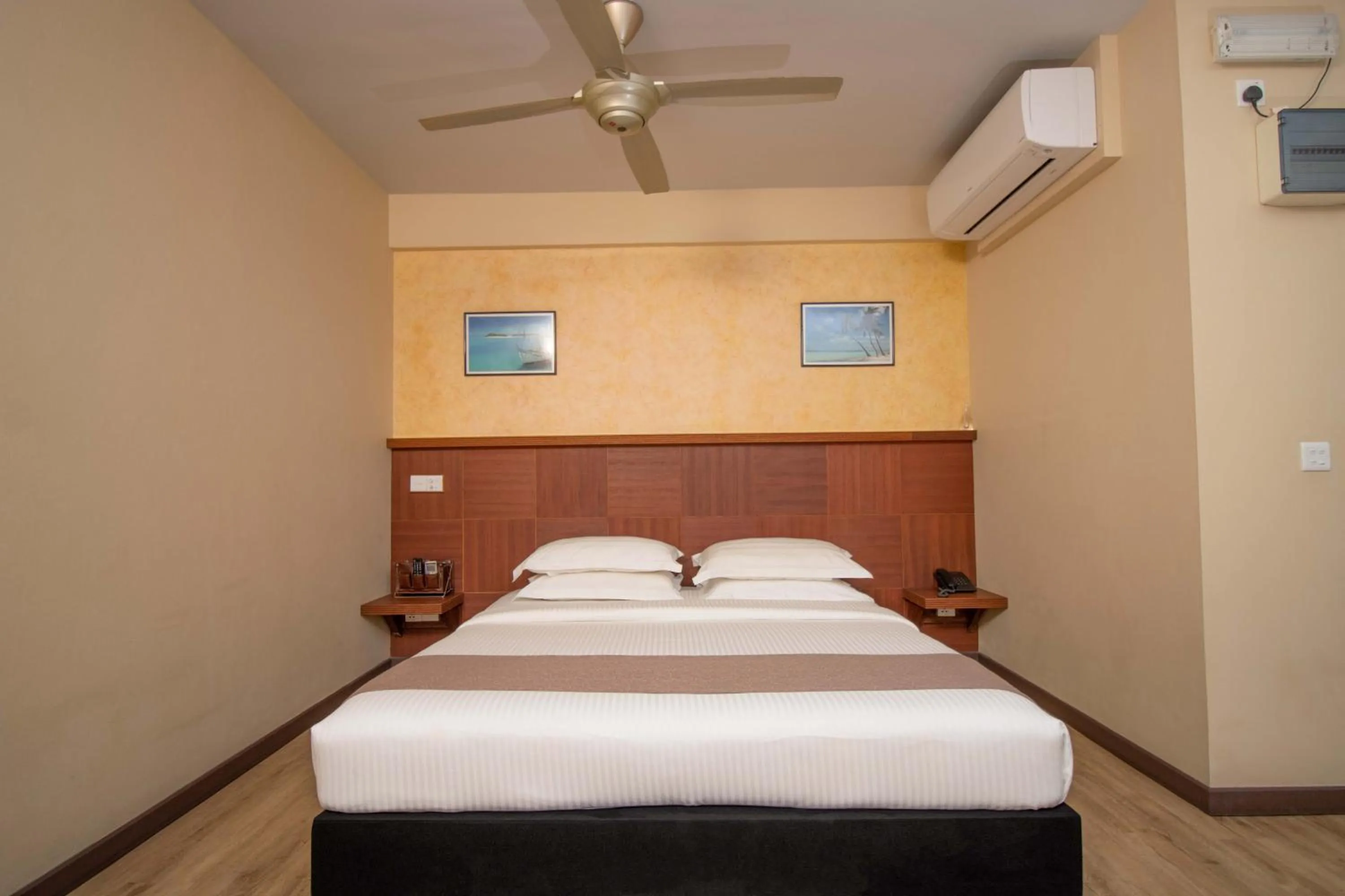Bedroom, Bed in Rashu Hiyaa