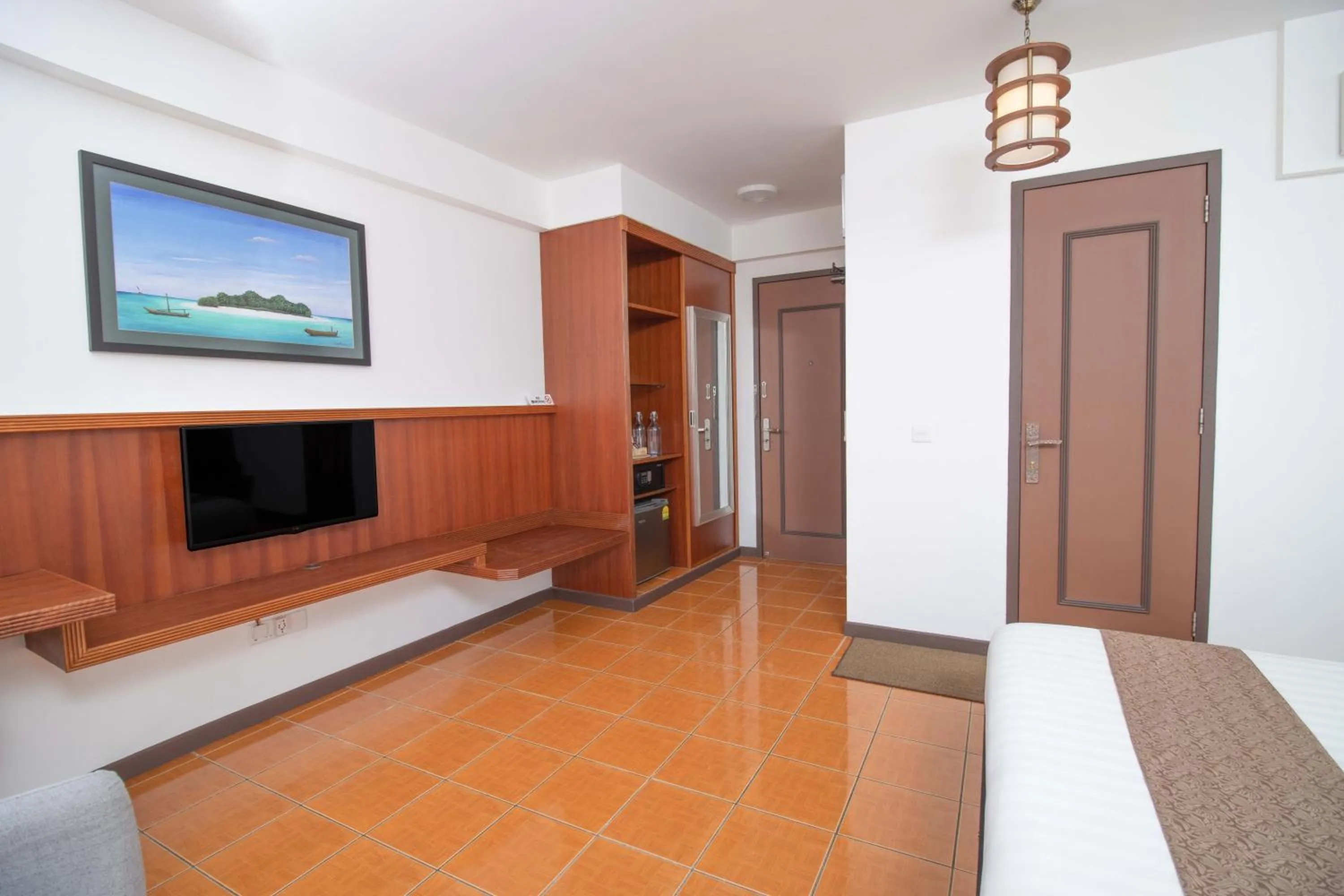 TV and multimedia in Rashu Hiyaa