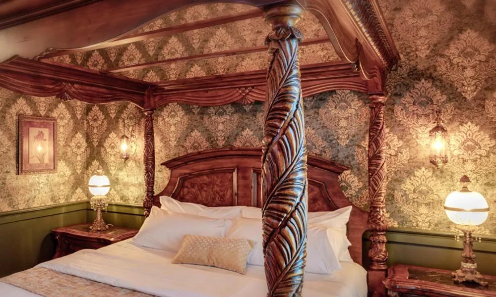 Bed in Sunbright Inn