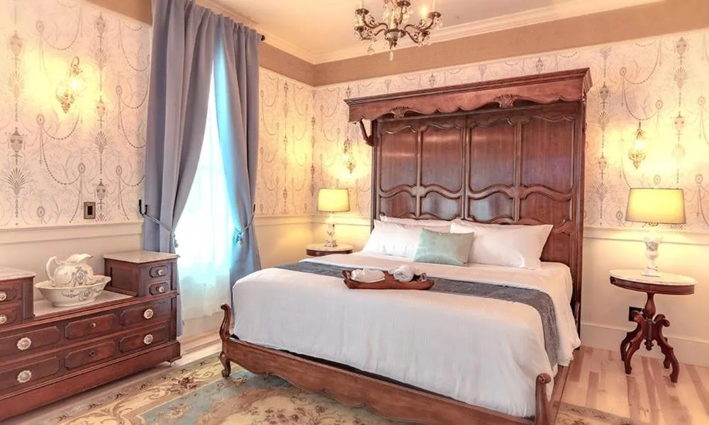 Bed in Sunbright Inn