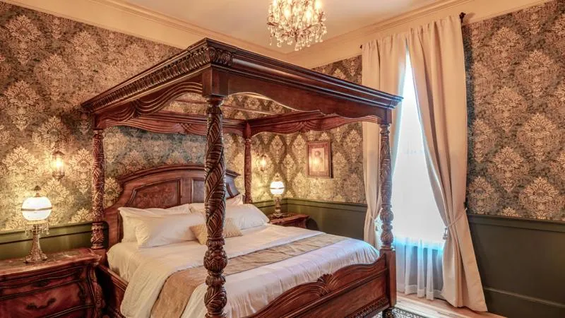 Bed in Sunbright Inn