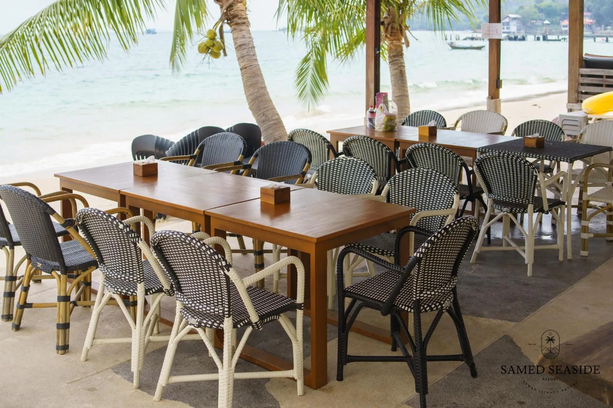 Restaurant/places to eat in Samed Seaside Resort