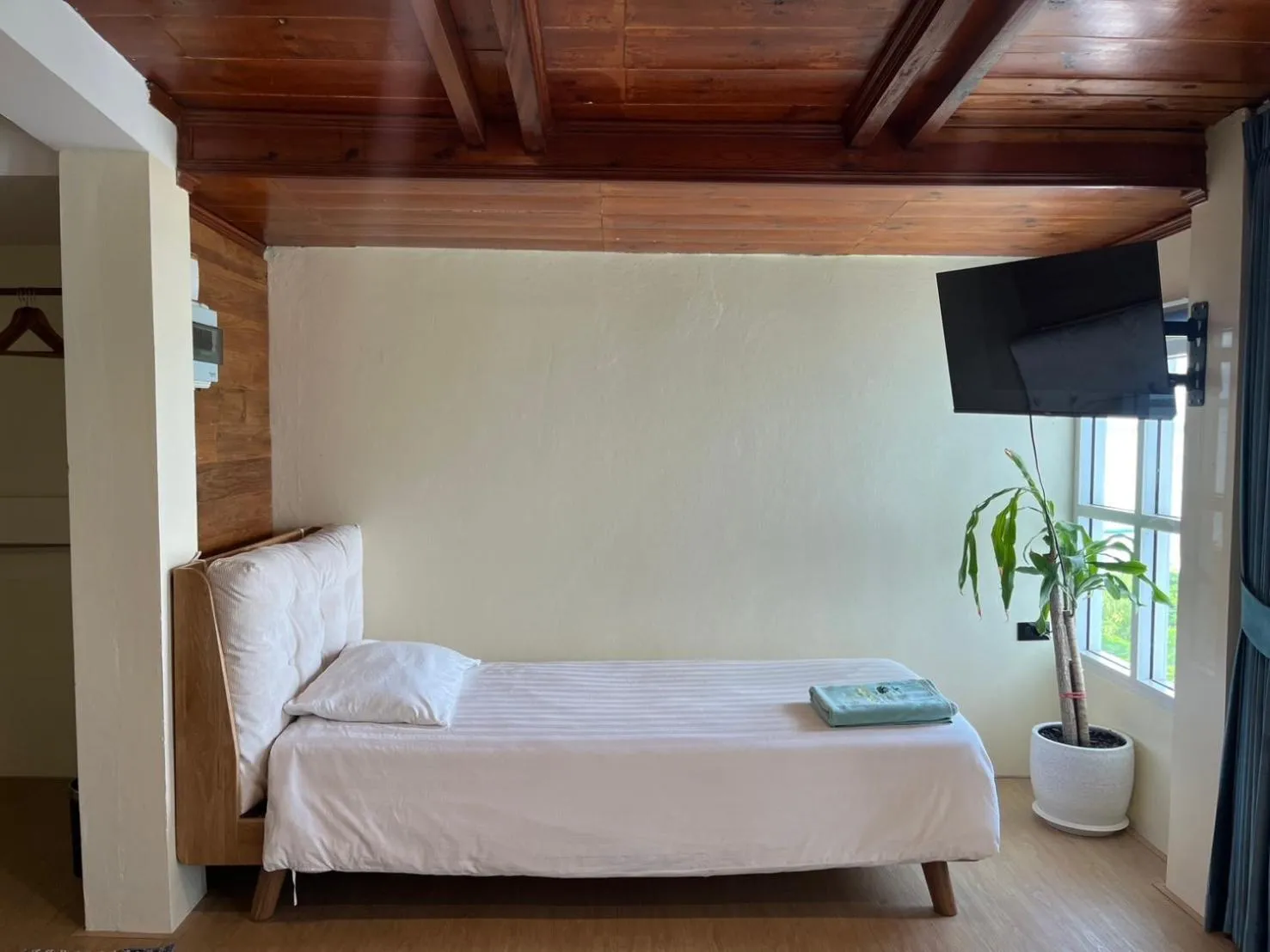 Photo of the whole room, Bed in Samed Seaside Resort