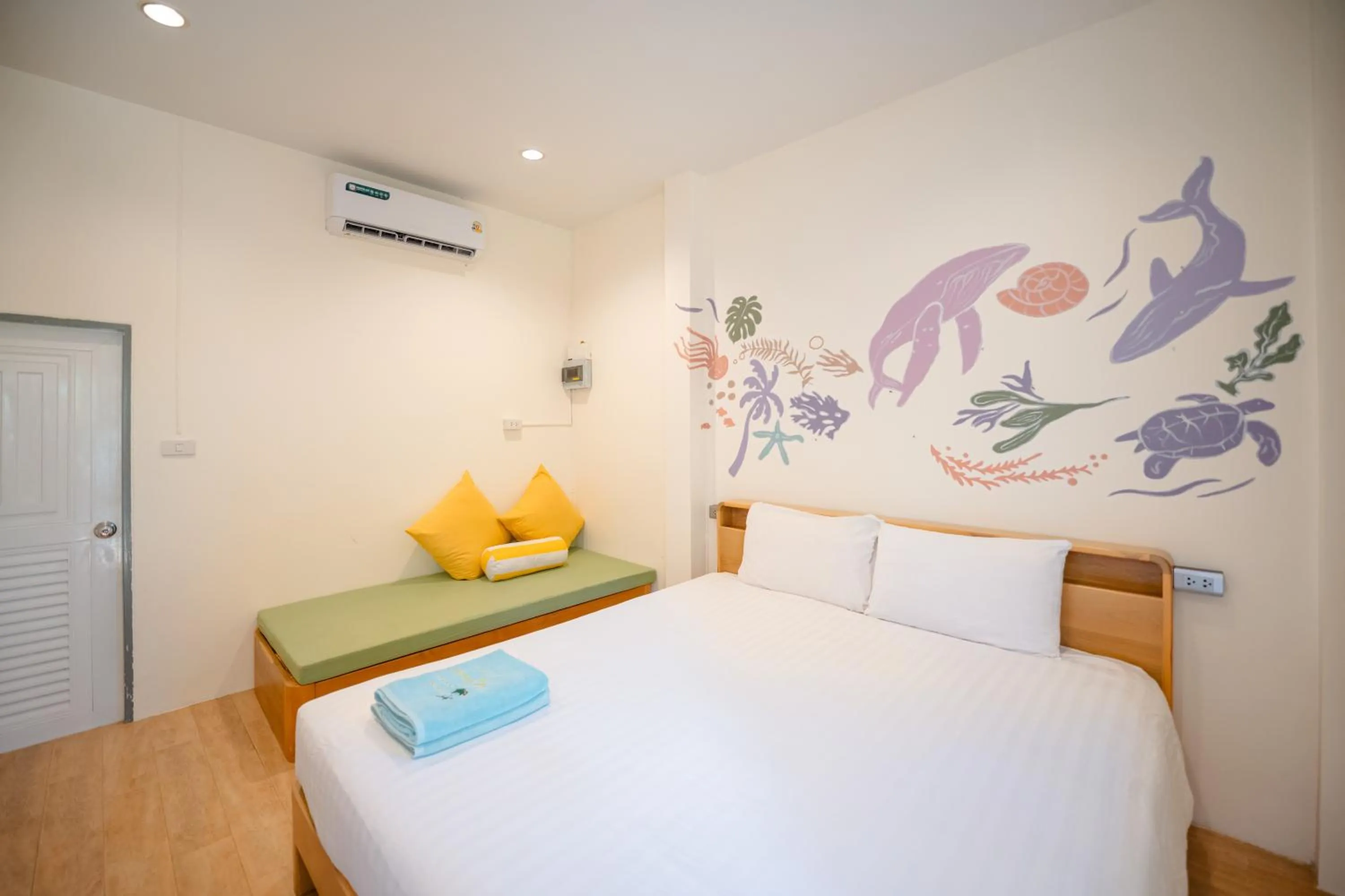 Photo of the whole room, Bed in Samed Seaside Resort