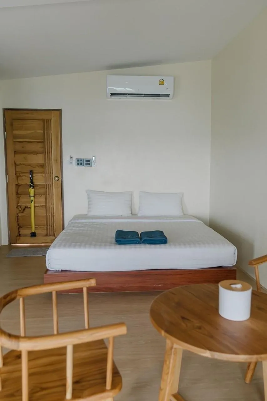 Photo of the whole room, Bed in Samed Seaside Resort