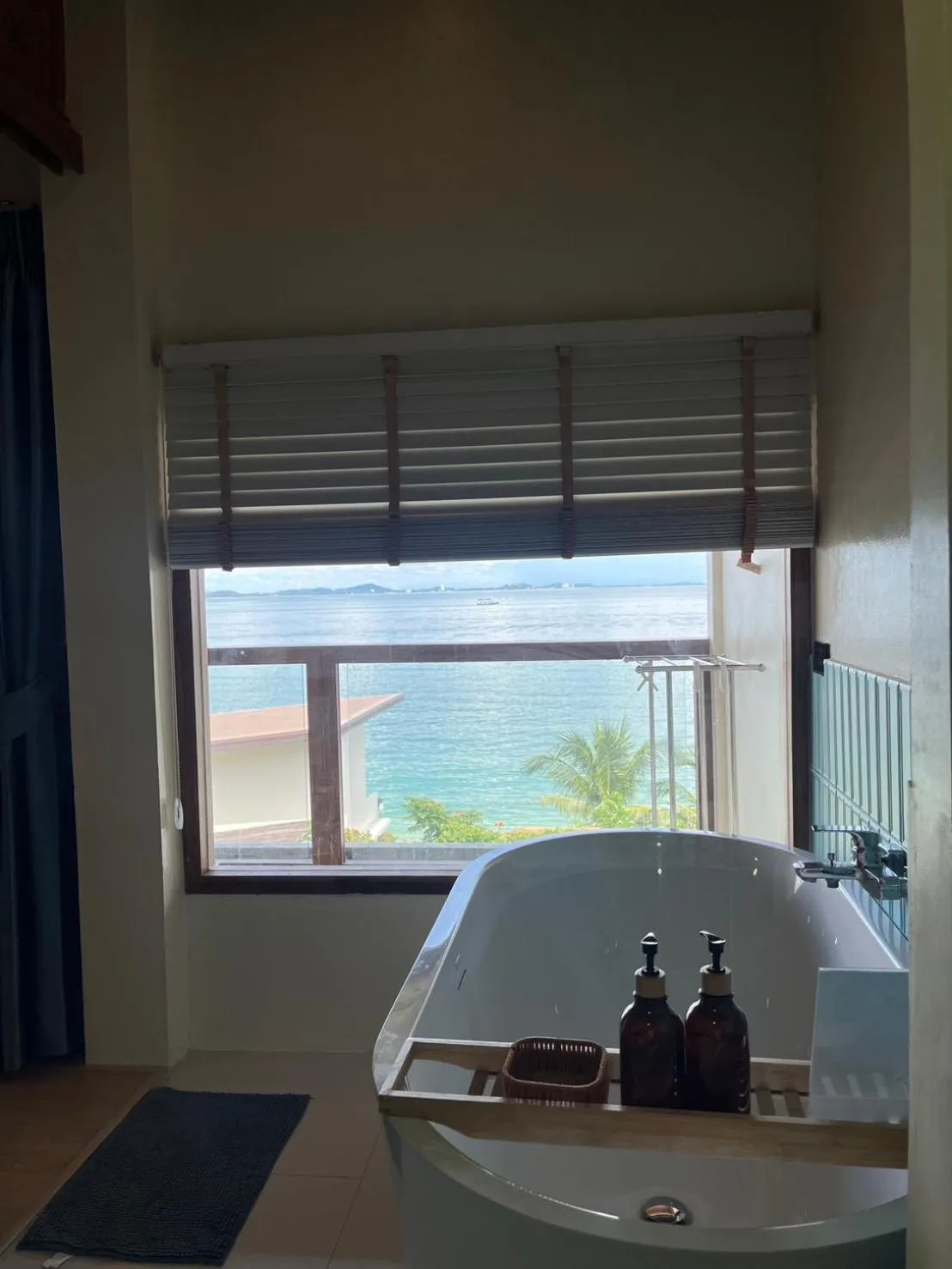 Photo of the whole room, Bed in Samed Seaside Resort