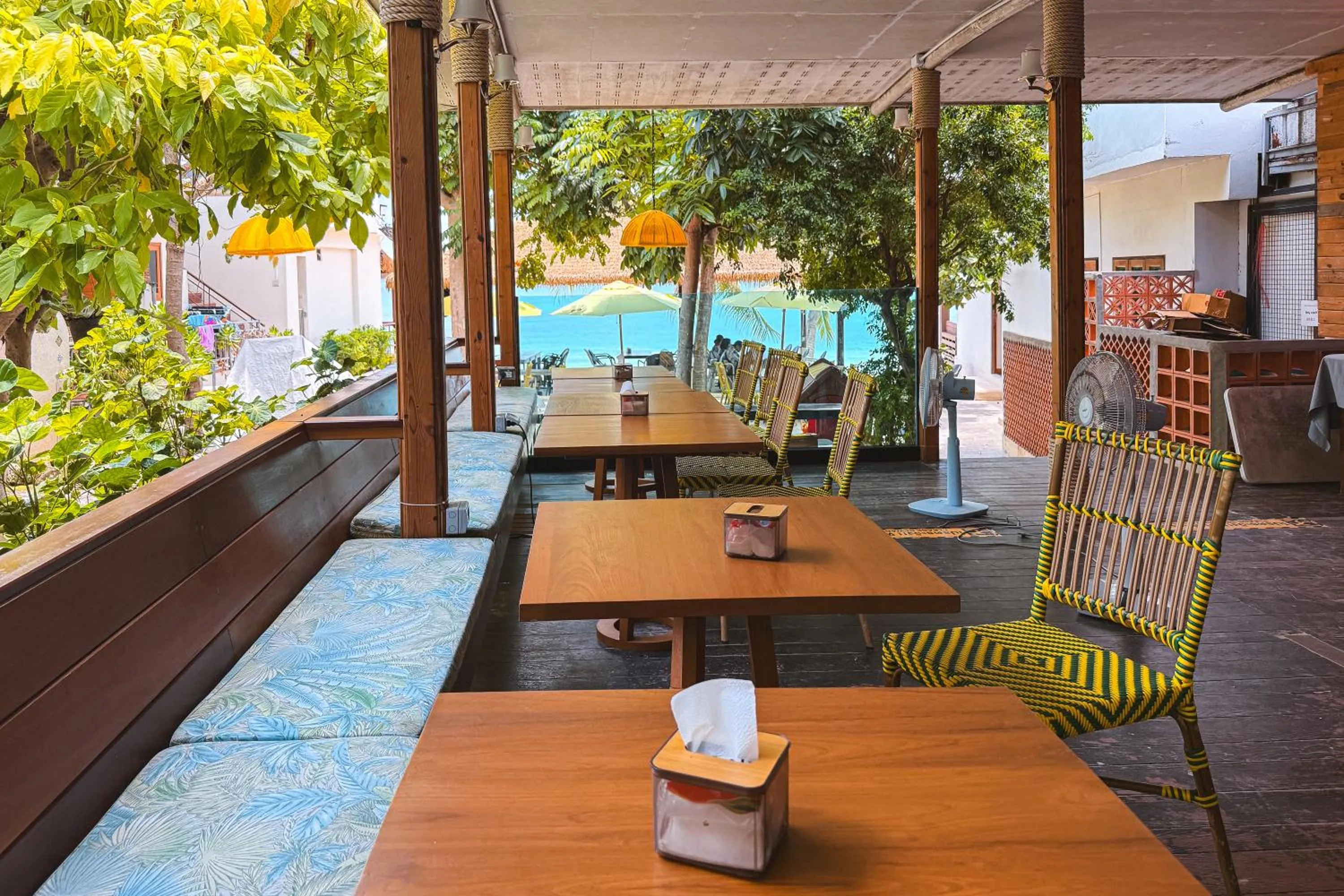 Restaurant/places to eat in Samed Seaside Resort