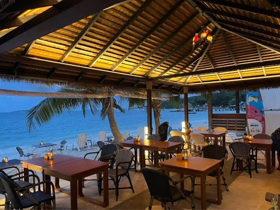 Restaurant/places to eat in Samed Seaside Resort