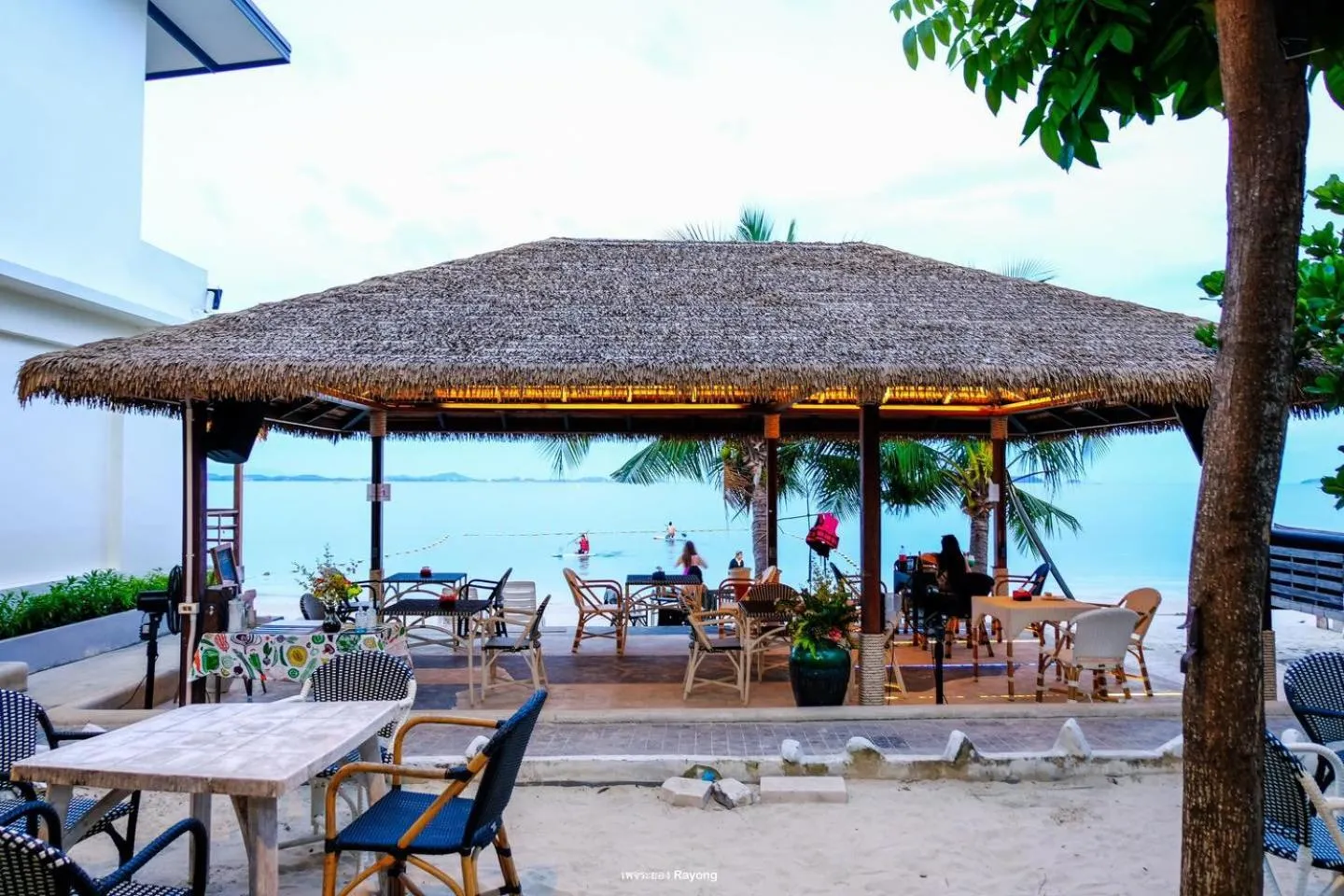 Restaurant/places to eat in Samed Seaside Resort