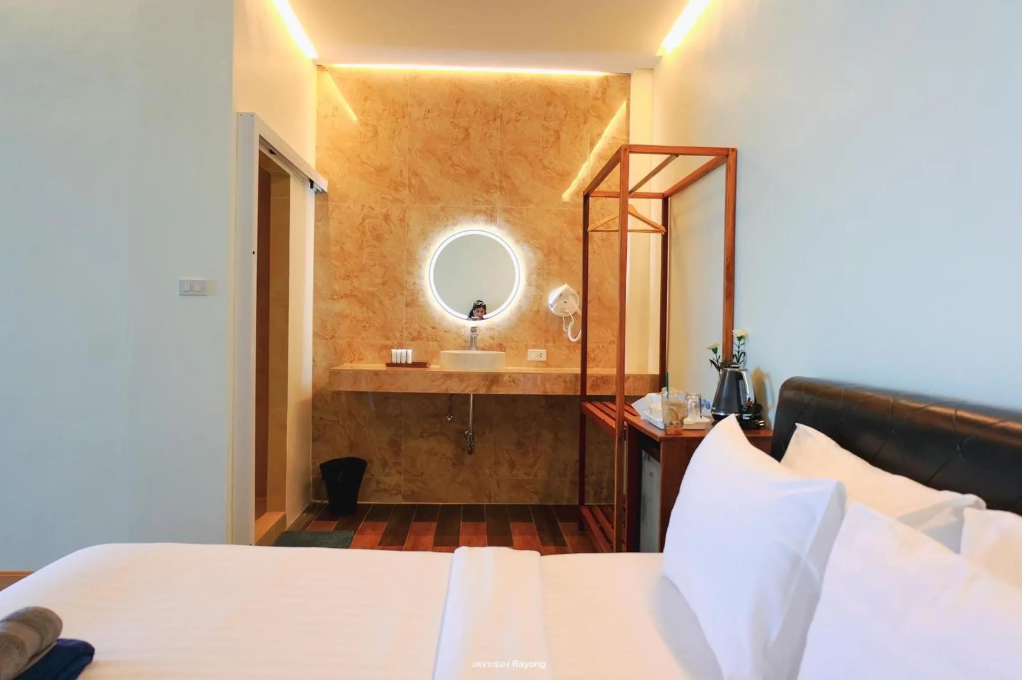 Photo of the whole room, Bed in Samed Seaside Resort